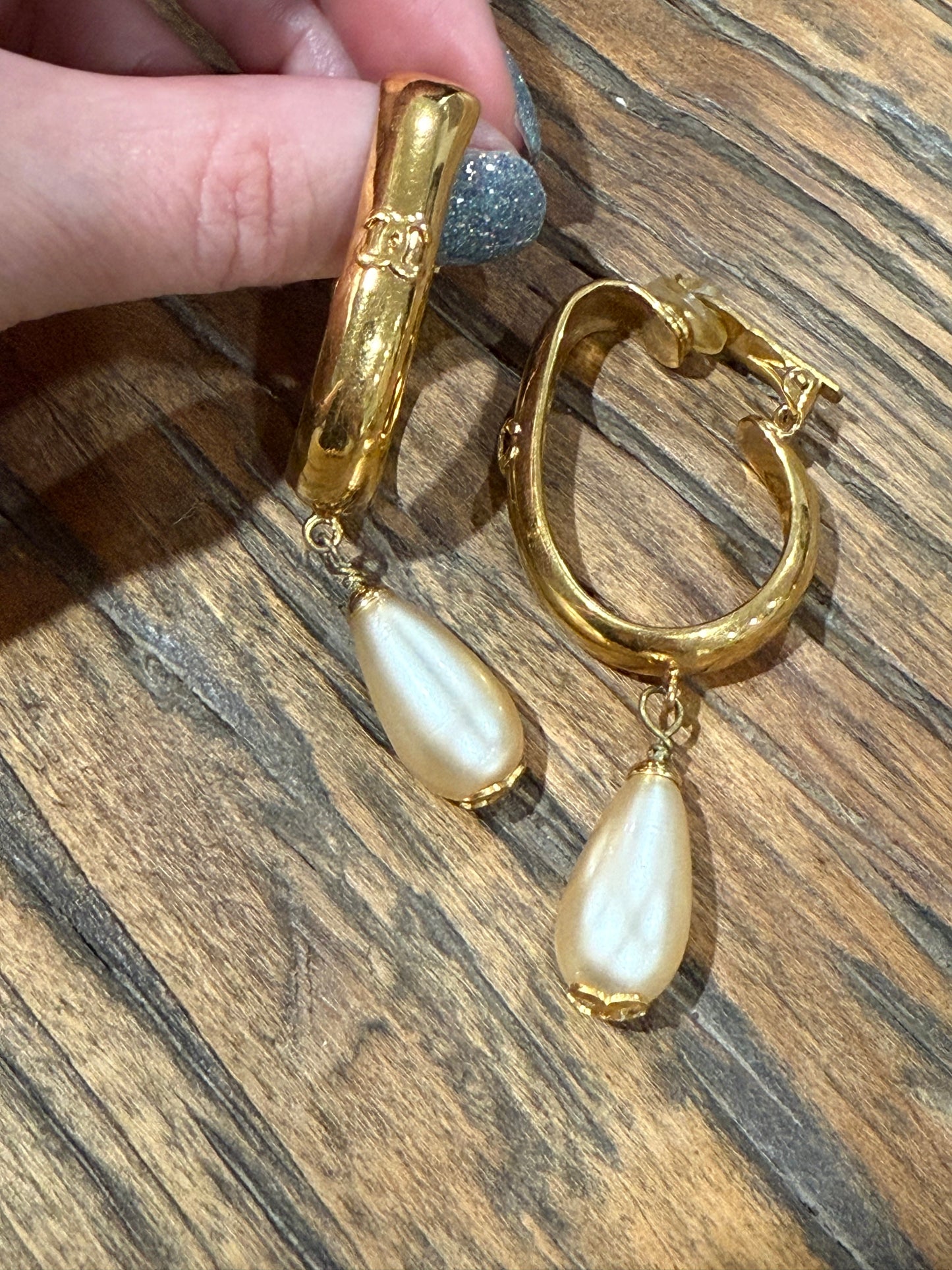 CHANEL COCO Mark Faux Pearl Hoops Clips