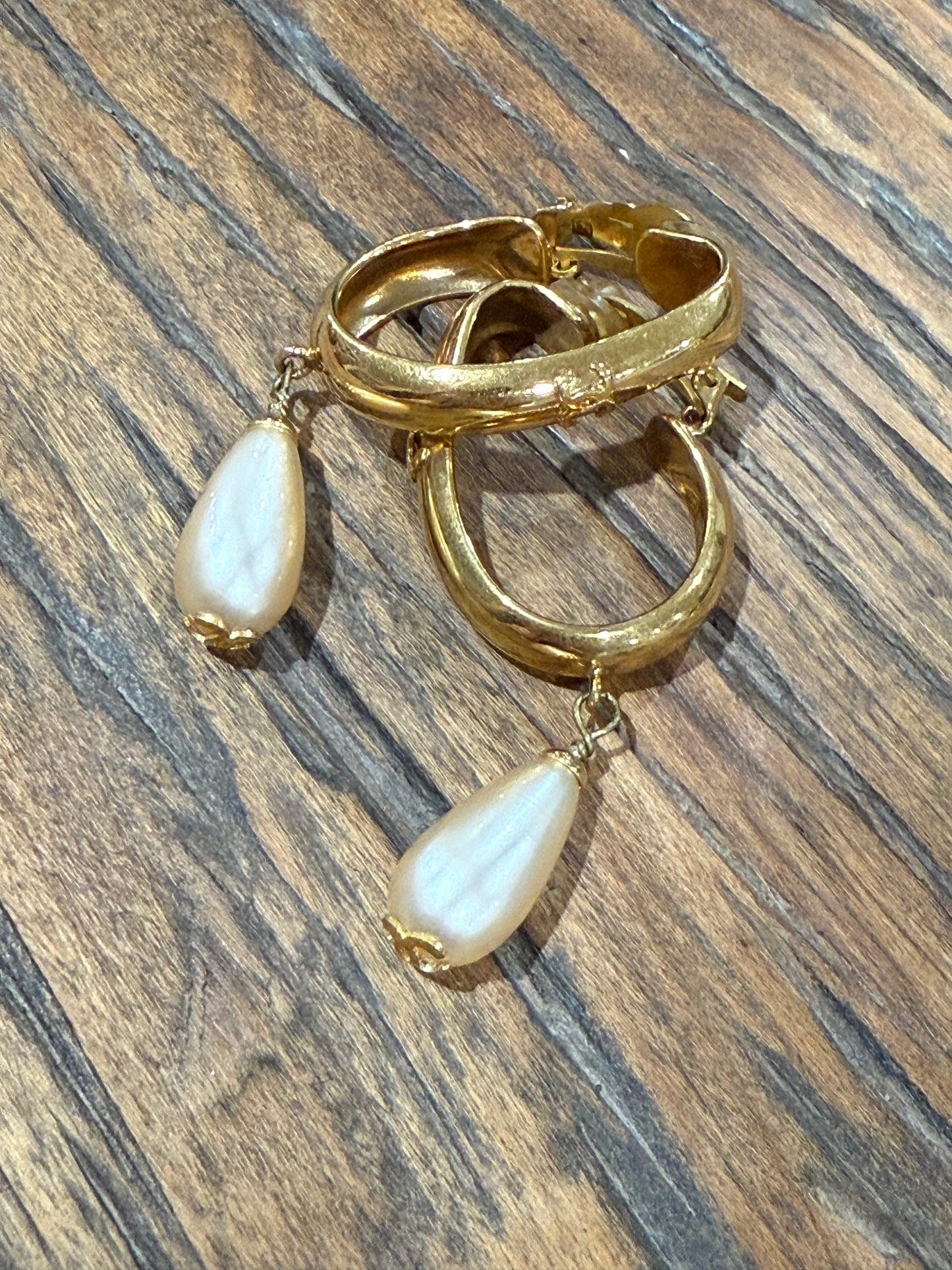 CHANEL COCO Mark Faux Pearl Hoops Clips