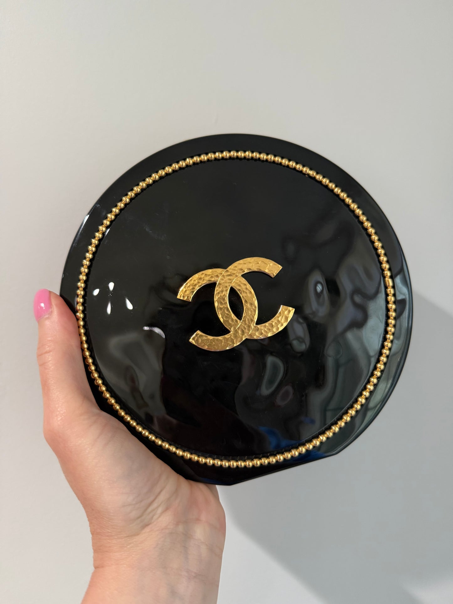 A LIMITED EDITION RUNWAY BLACK LUCITE & GOLD OWL EVENING BAG CHANEL, CRUISE 2018 Paris Greece Collection