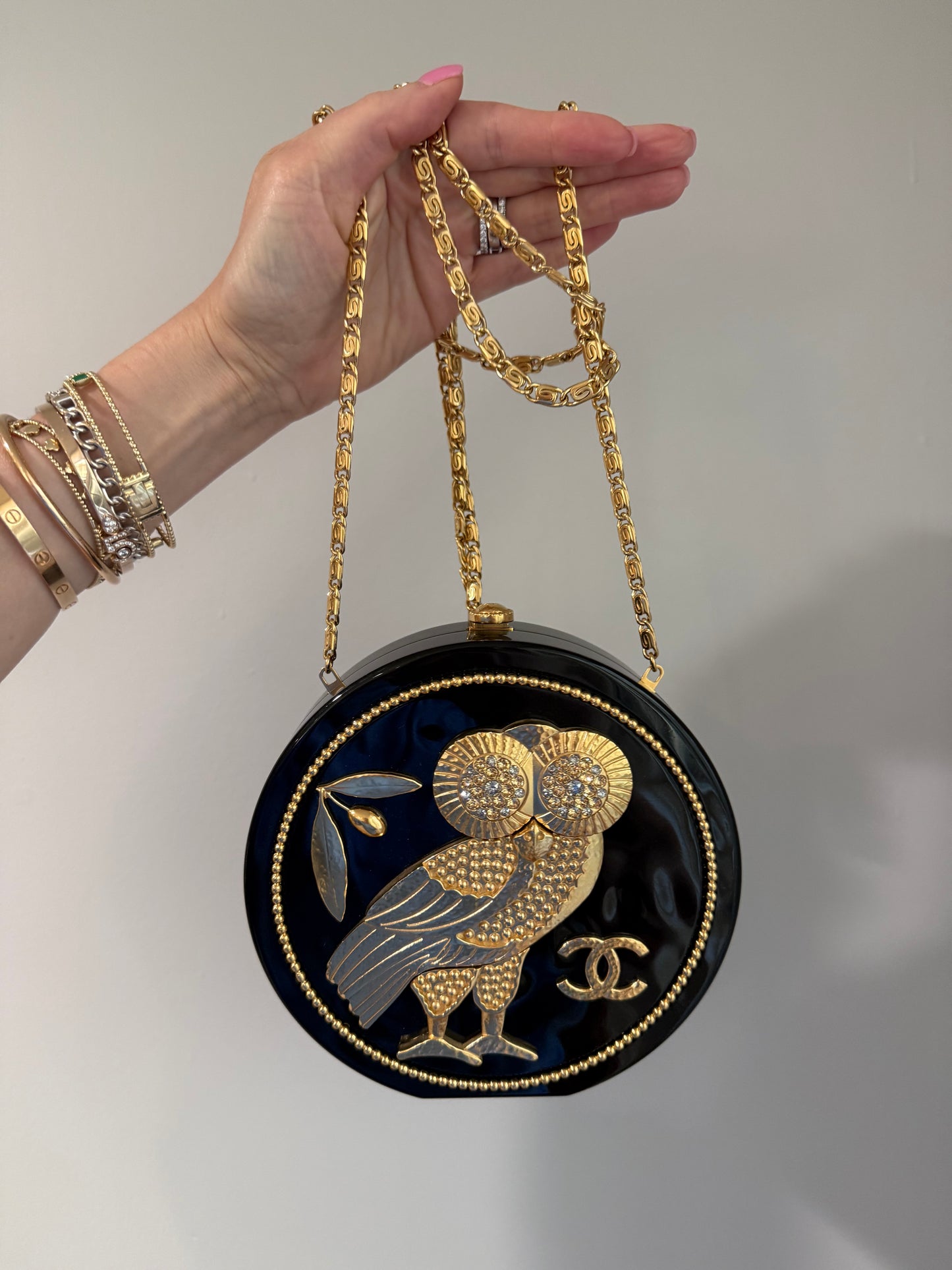 A LIMITED EDITION RUNWAY BLACK LUCITE & GOLD OWL EVENING BAG CHANEL, CRUISE 2018 Paris Greece Collection