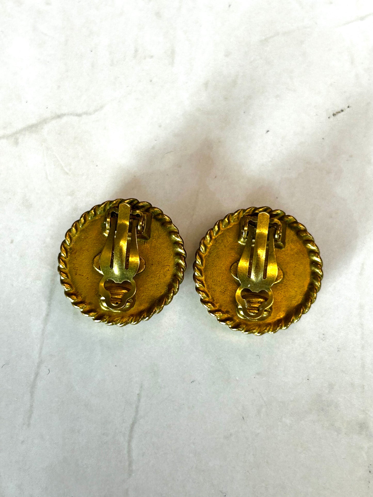 Chanel Vintage 24K lated black and Gold CC clips 95C