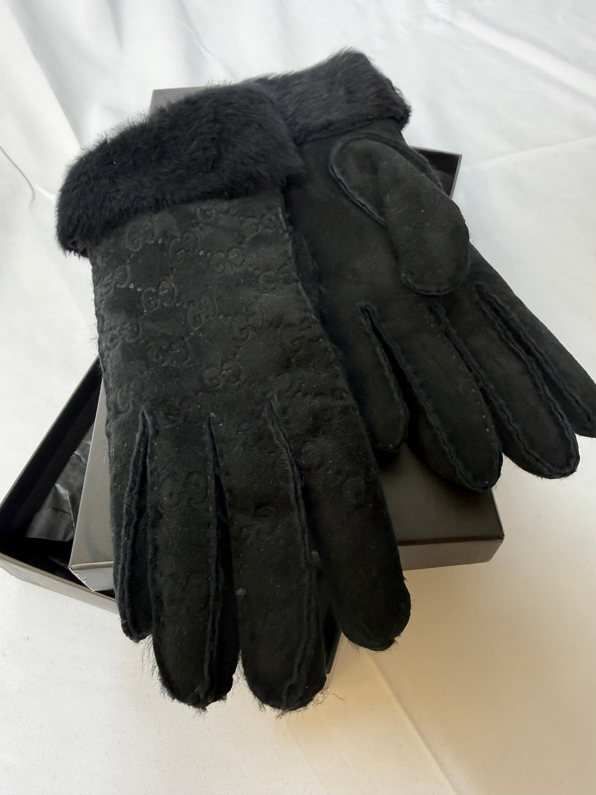 Gucci Black Monogram suede and Shearling Gloves size 7