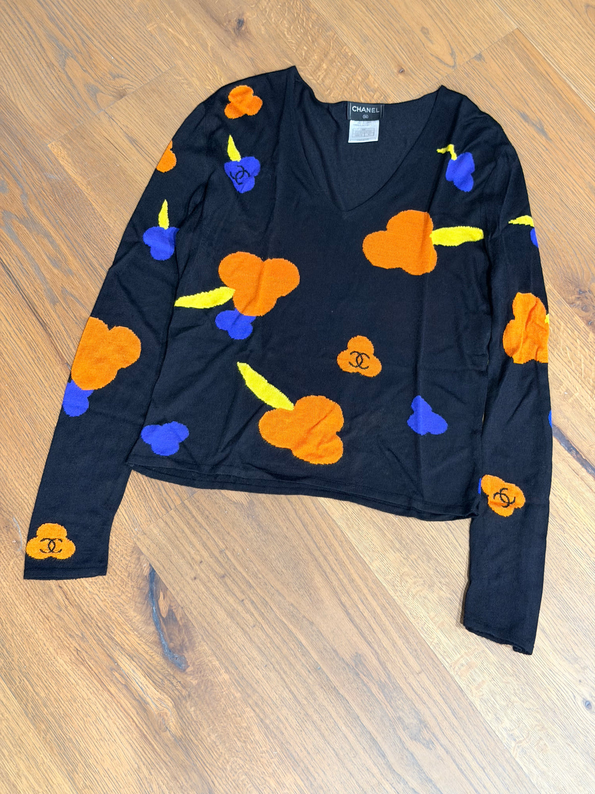 Chanel CC logo Knit top in FR 42 with multicolored design