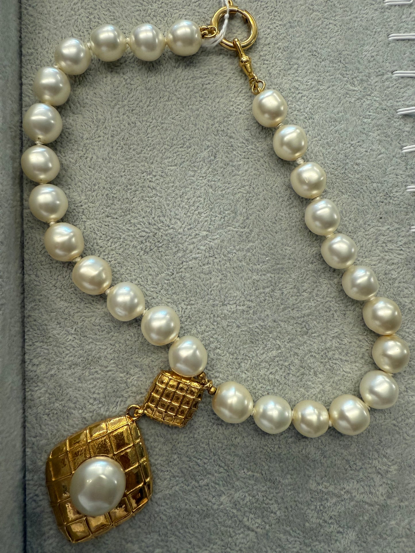 Chanel vintage pearl necklace 70s-80s stamp