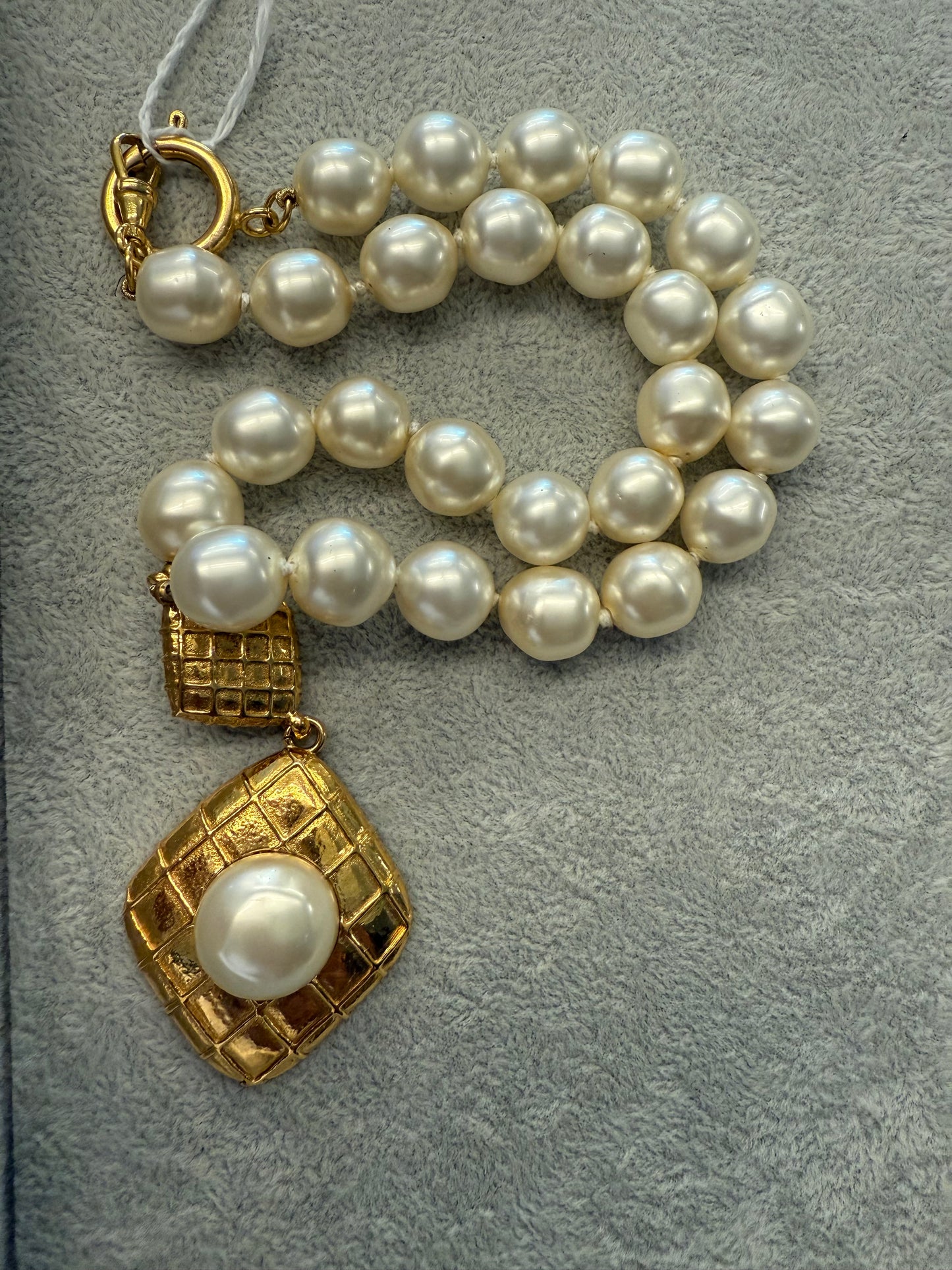 Chanel vintage pearl necklace 70s-80s stamp