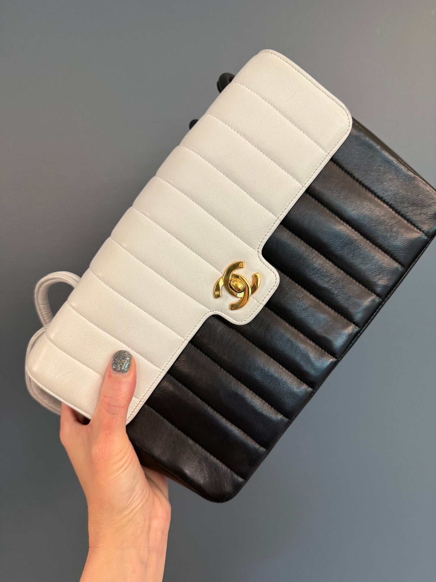 Chanel Shoulder Bag Vintage CC Front Turn Lock Flap in Black/White Lambskin Leather and Gold hardware