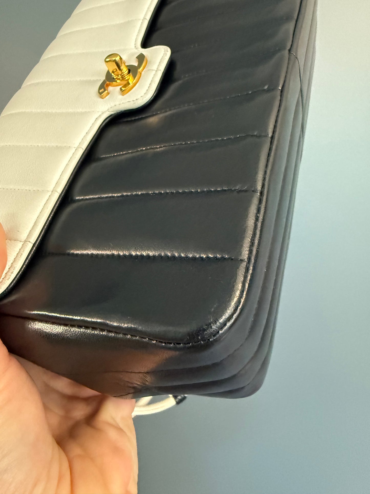 Chanel Shoulder Bag Vintage CC Front Turn Lock Flap in Black/White Lambskin Leather and Gold hardware