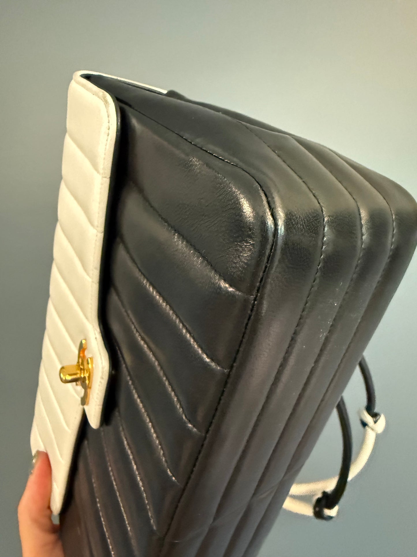 Chanel Shoulder Bag Vintage CC Front Turn Lock Flap in Black/White Lambskin Leather and Gold hardware