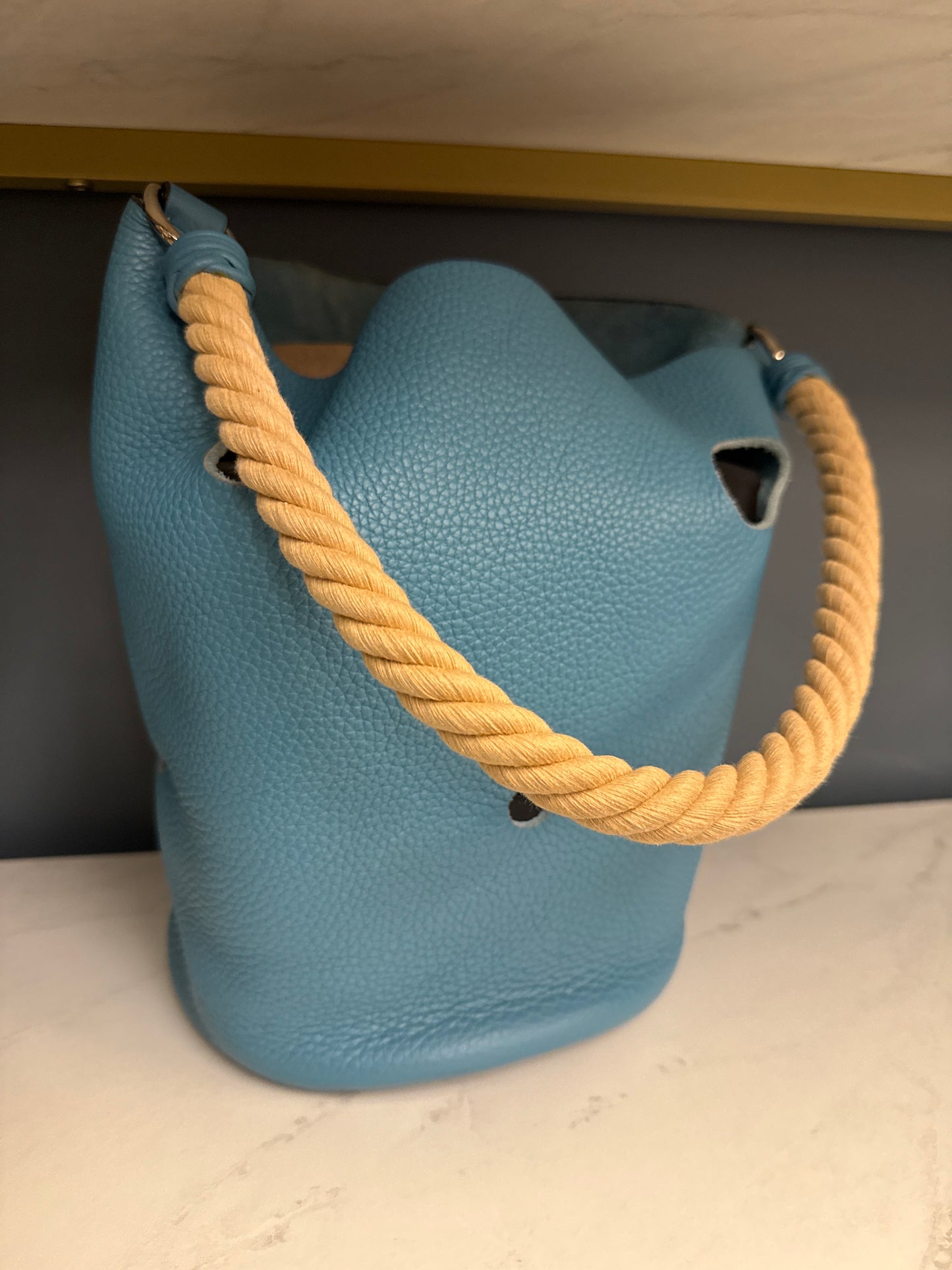 Hermes’ Blue Mangeoine