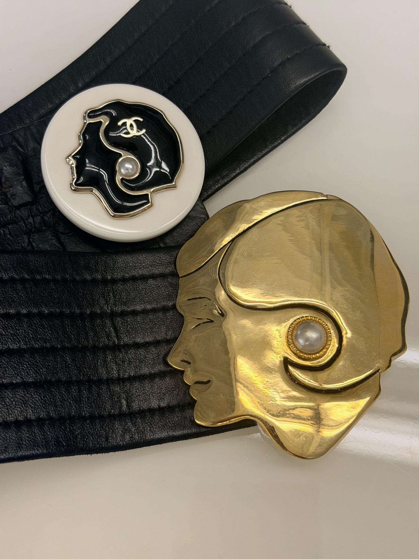 Chanel 2018 COCO Profile resin brooch with faux pearl earring