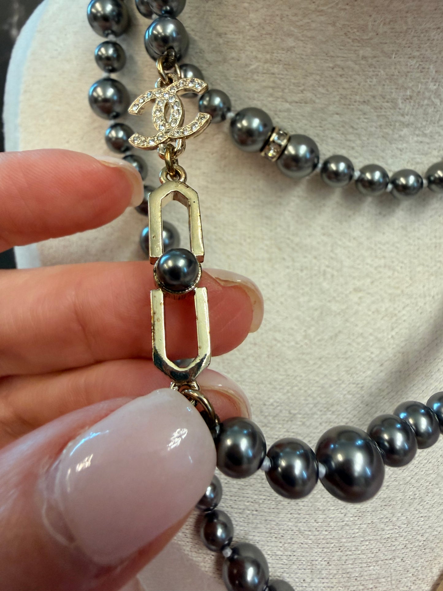 Chanel Silver Grey Pearl necklace with strass details
