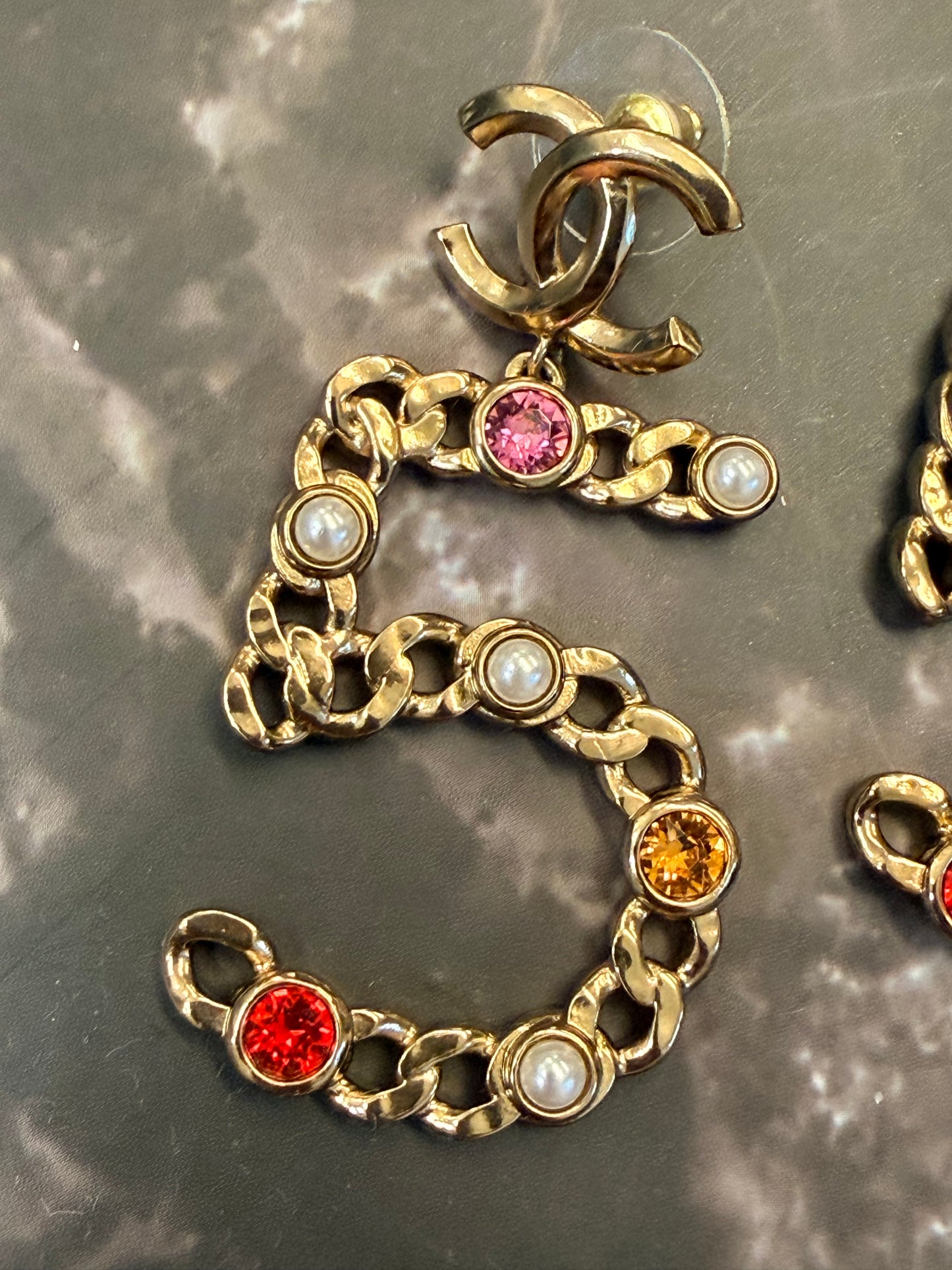 CHANEL LARGE 5 STUD EARRINGS IN GILT METAL