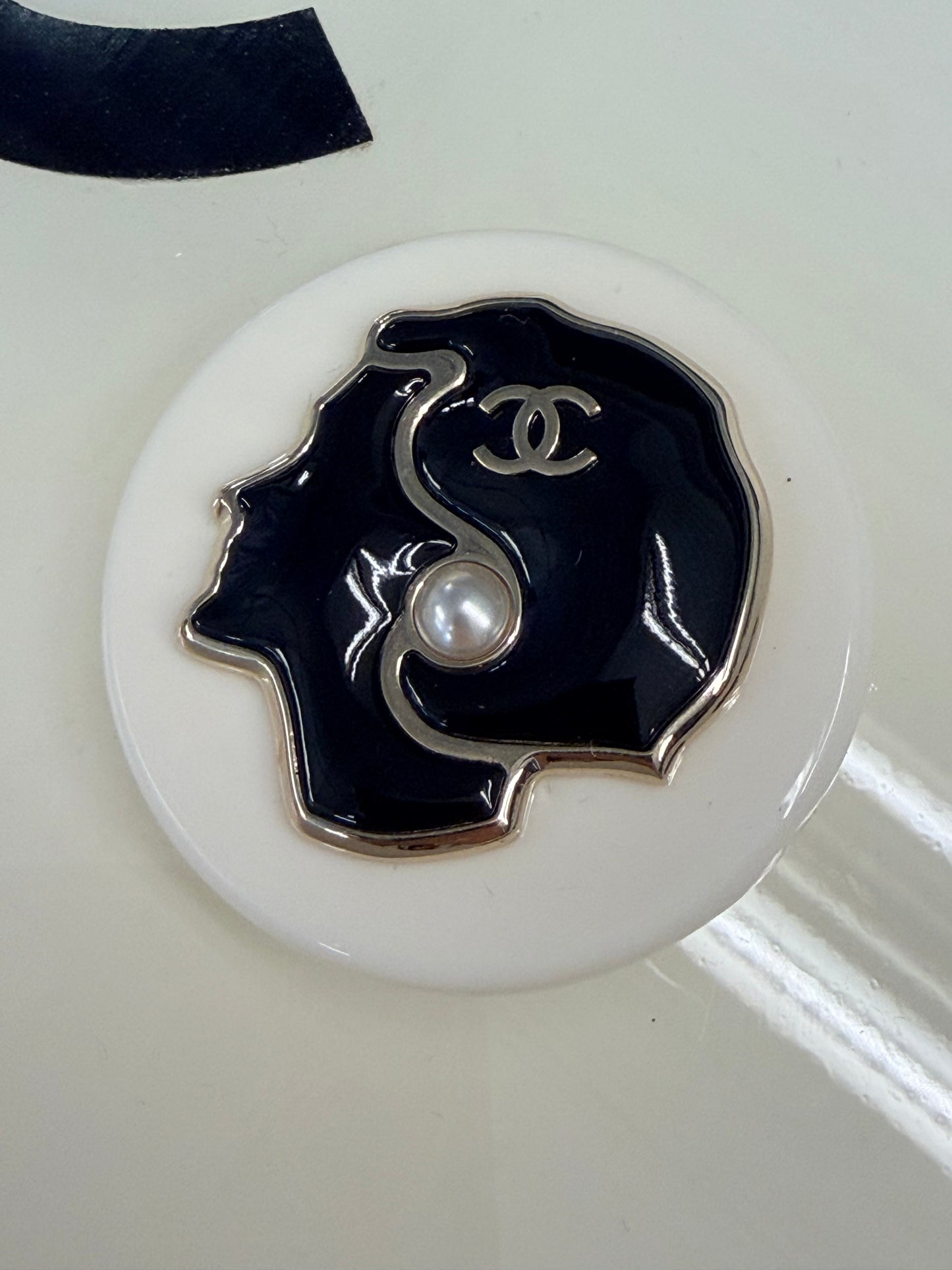 Chanel 2018 COCO Profile resin brooch with faux pearl earring