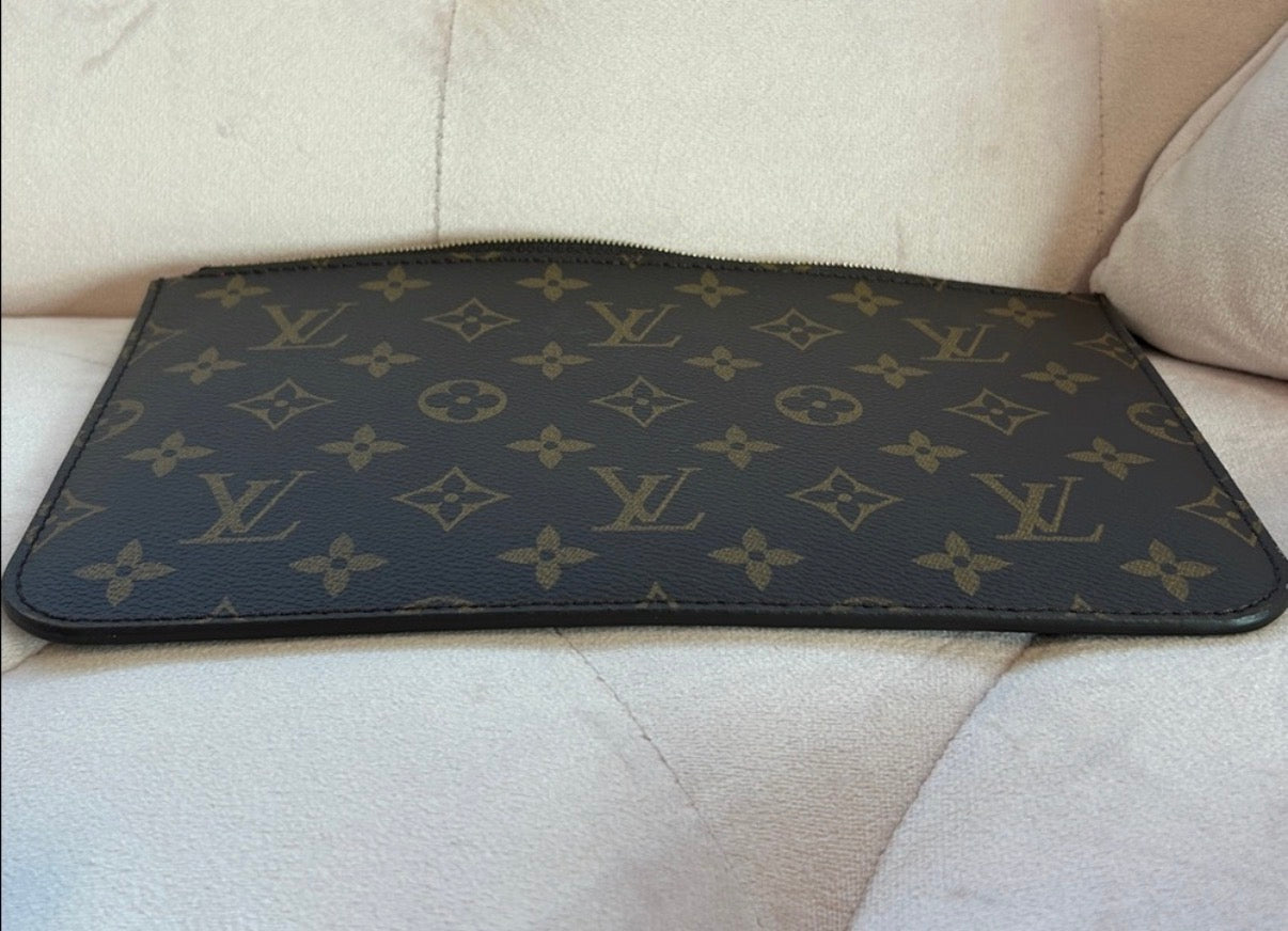Louis Vuitton Neverfull pouch GM