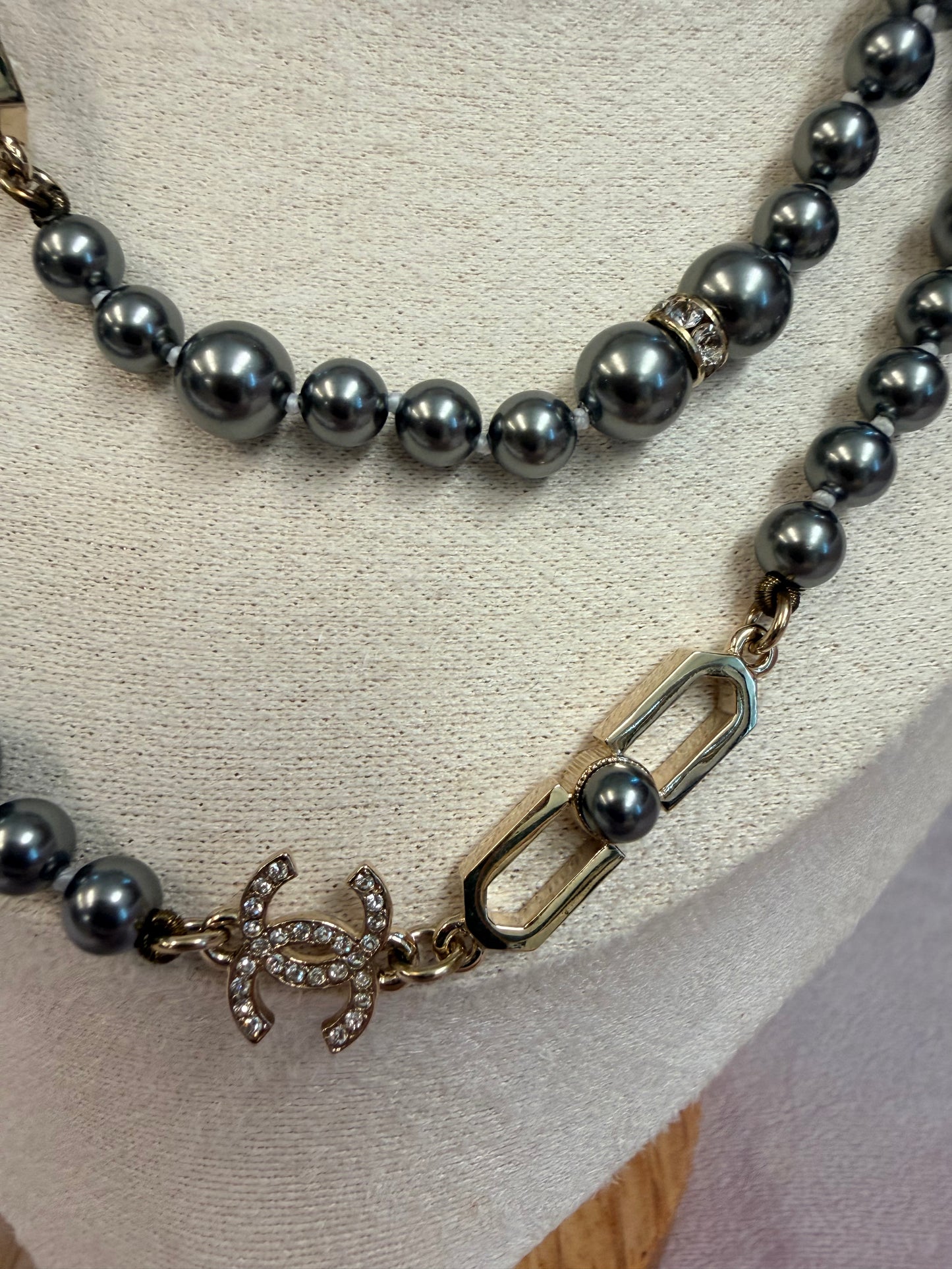 Chanel Silver Grey Pearl necklace with strass details