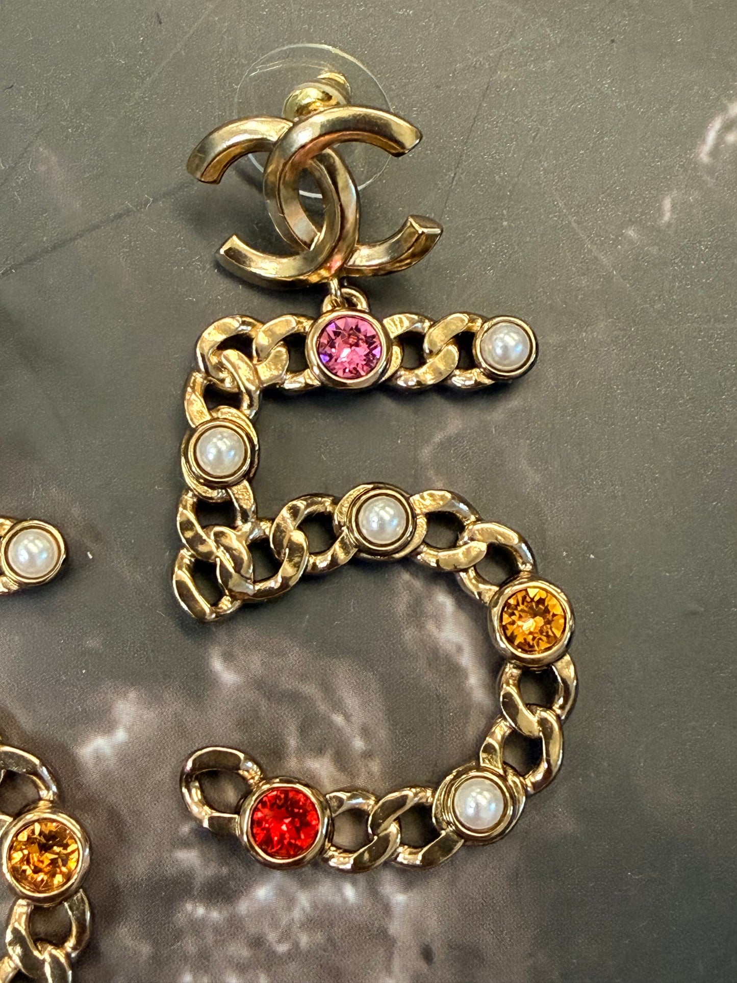 CHANEL LARGE 5 STUD EARRINGS IN GILT METAL
