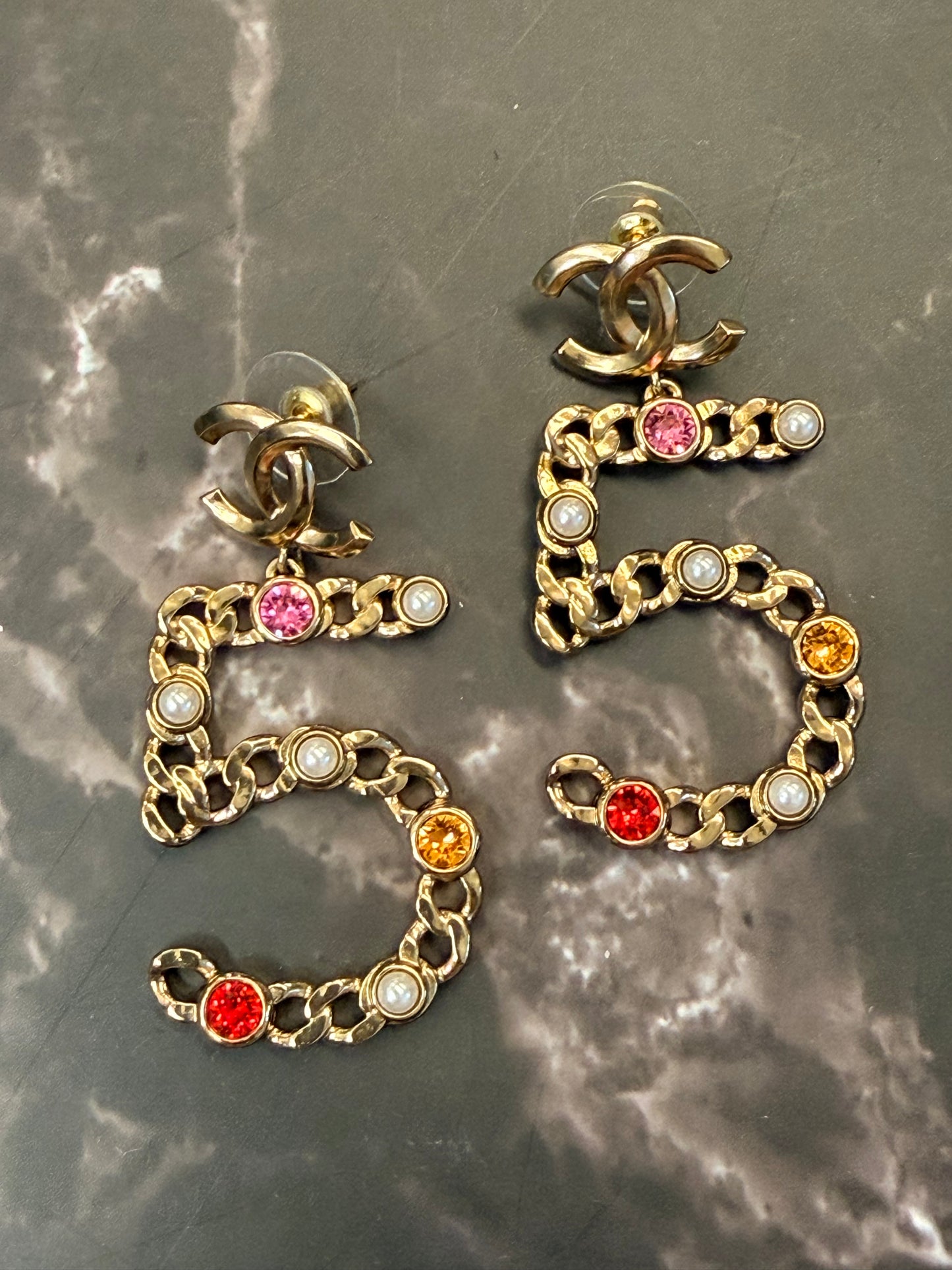 CHANEL LARGE 5 STUD EARRINGS IN GILT METAL