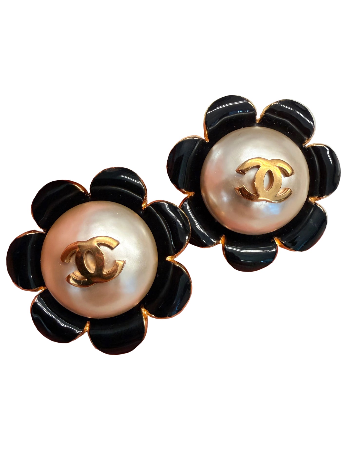 Chanel White Black Gold Flower Pearl Earrings Multiple colors Gold-plated collection 25