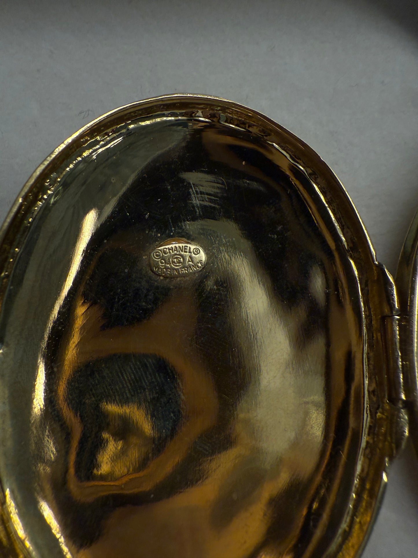 CHANEL RARE JUMBO LOCKET WITH LEATHER GILT CHAIN NECKLACE 1994