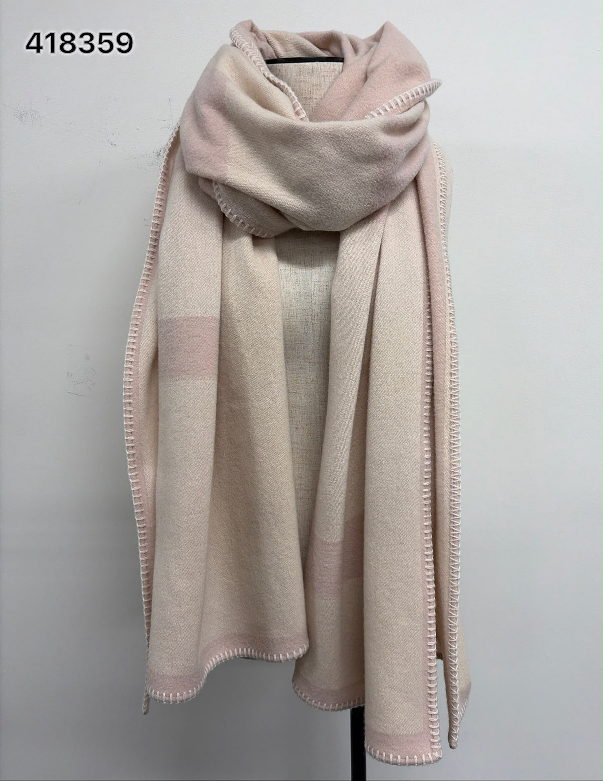 Logo Cashmere Pink Cream XL Shawl