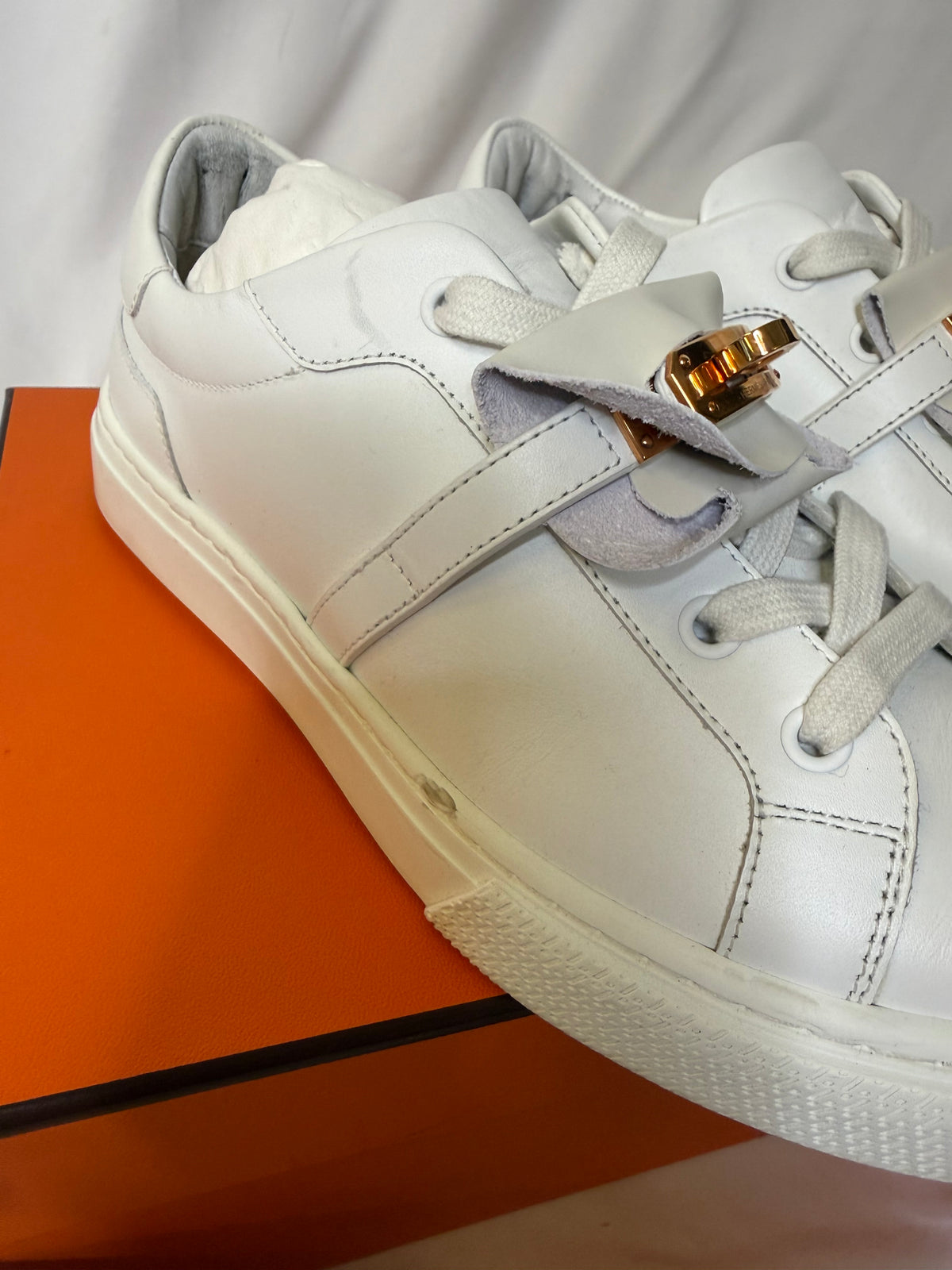 Hermes’ Day Kelly Buckle sneakers in rose gold in size 37.5