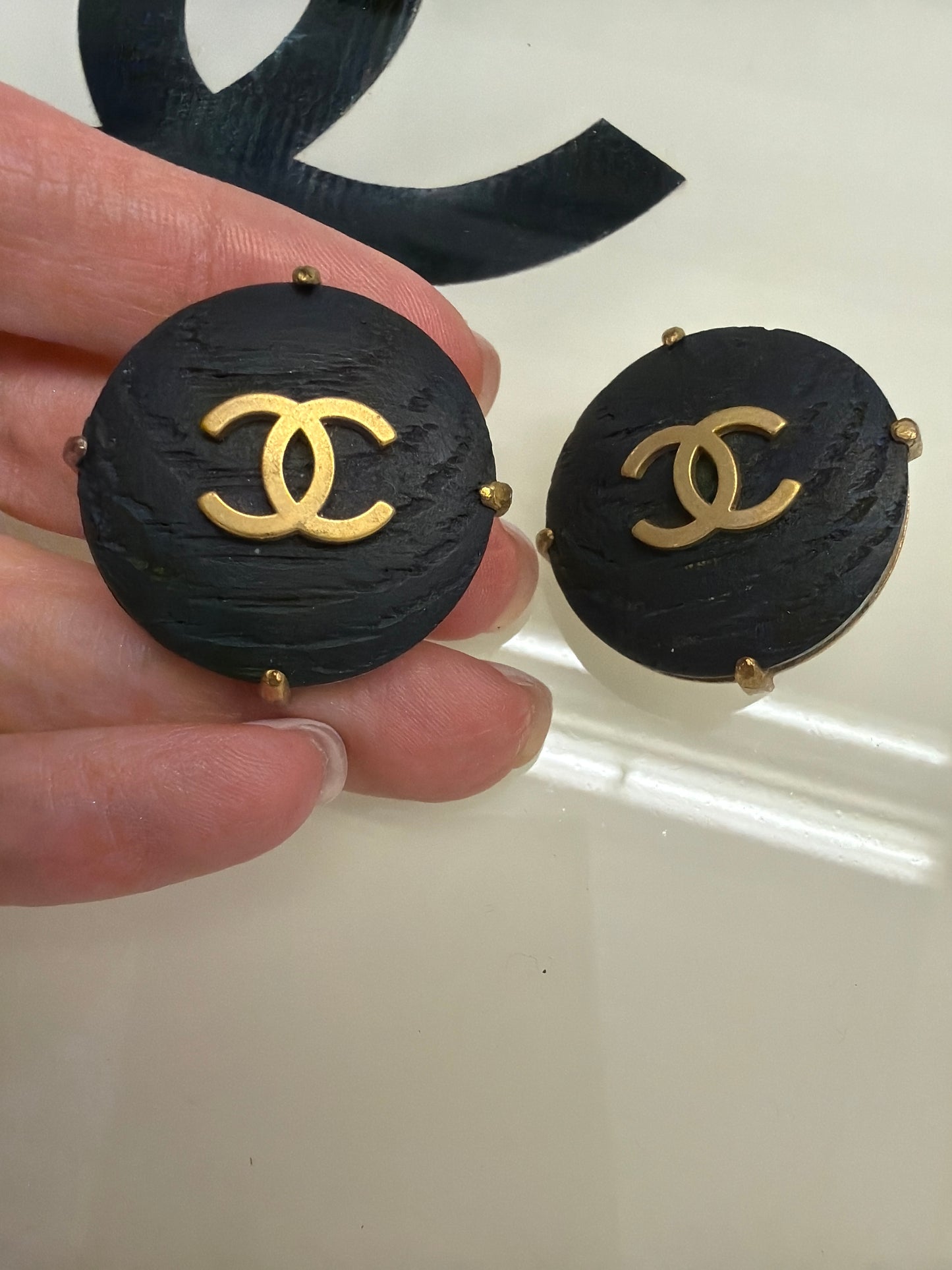 Chanel Black wood and 24k gold plated clips from 94P