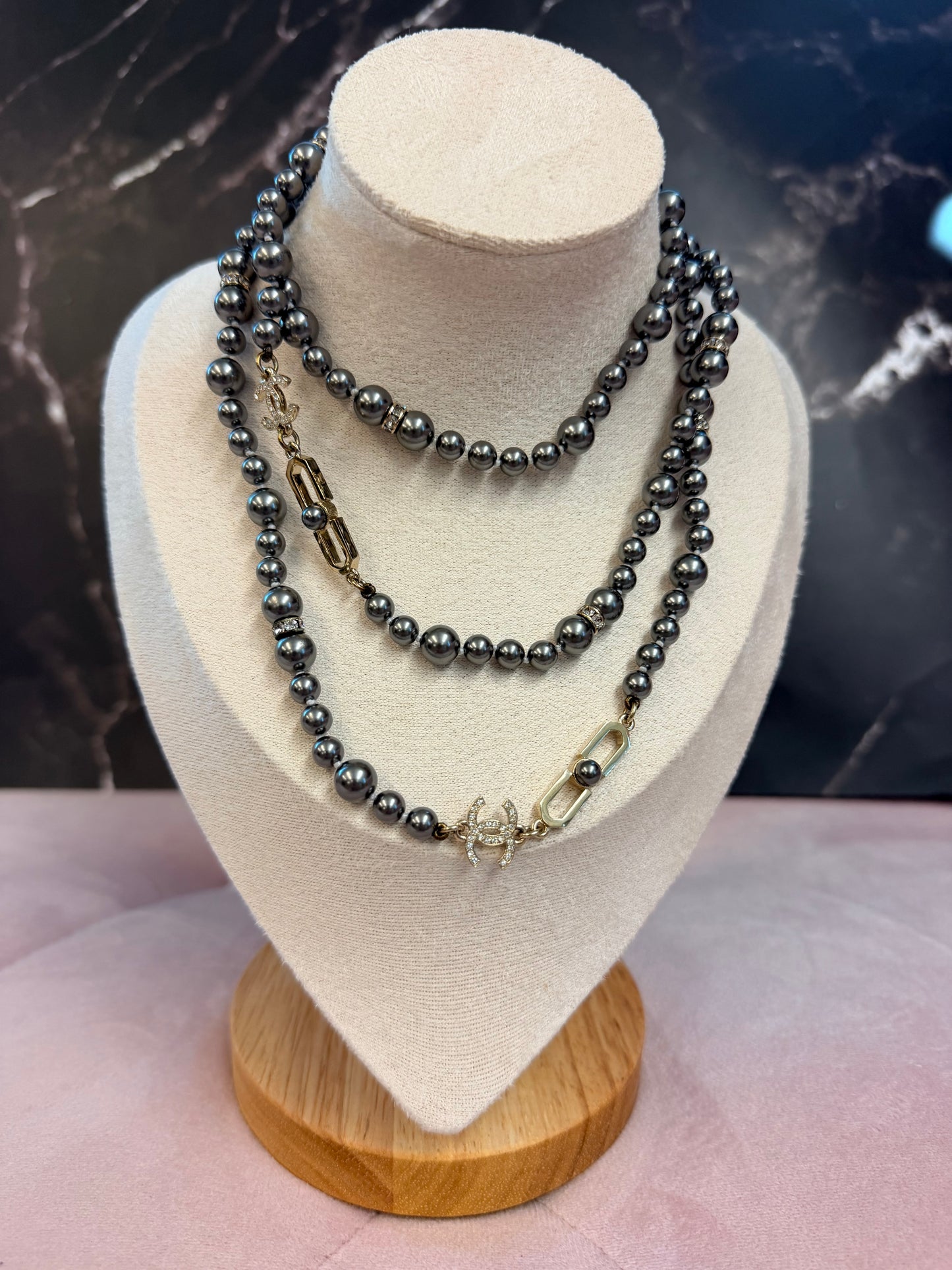 Chanel Silver Grey Pearl necklace with strass details