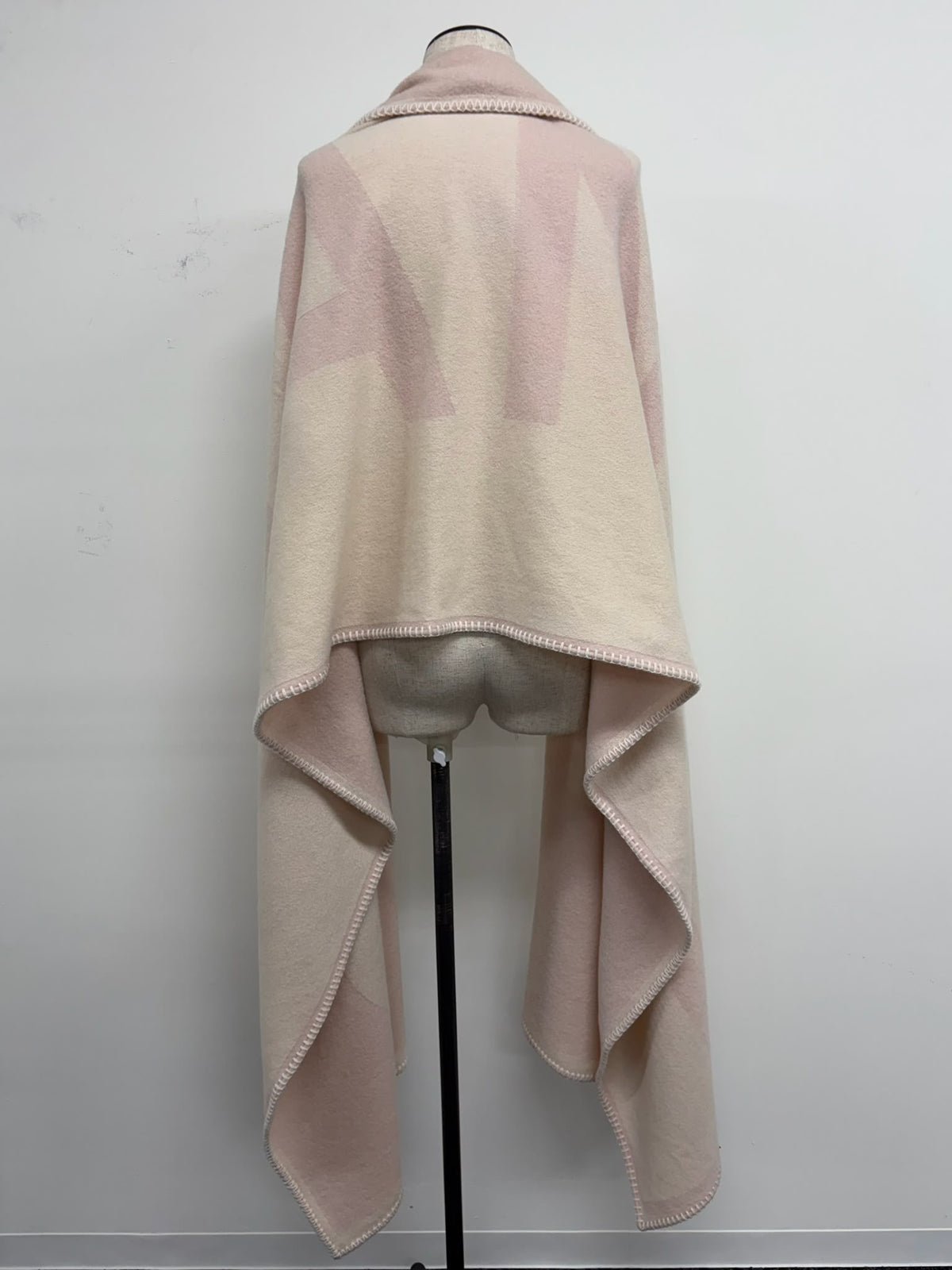 Logo Cashmere Pink Cream XL Shawl