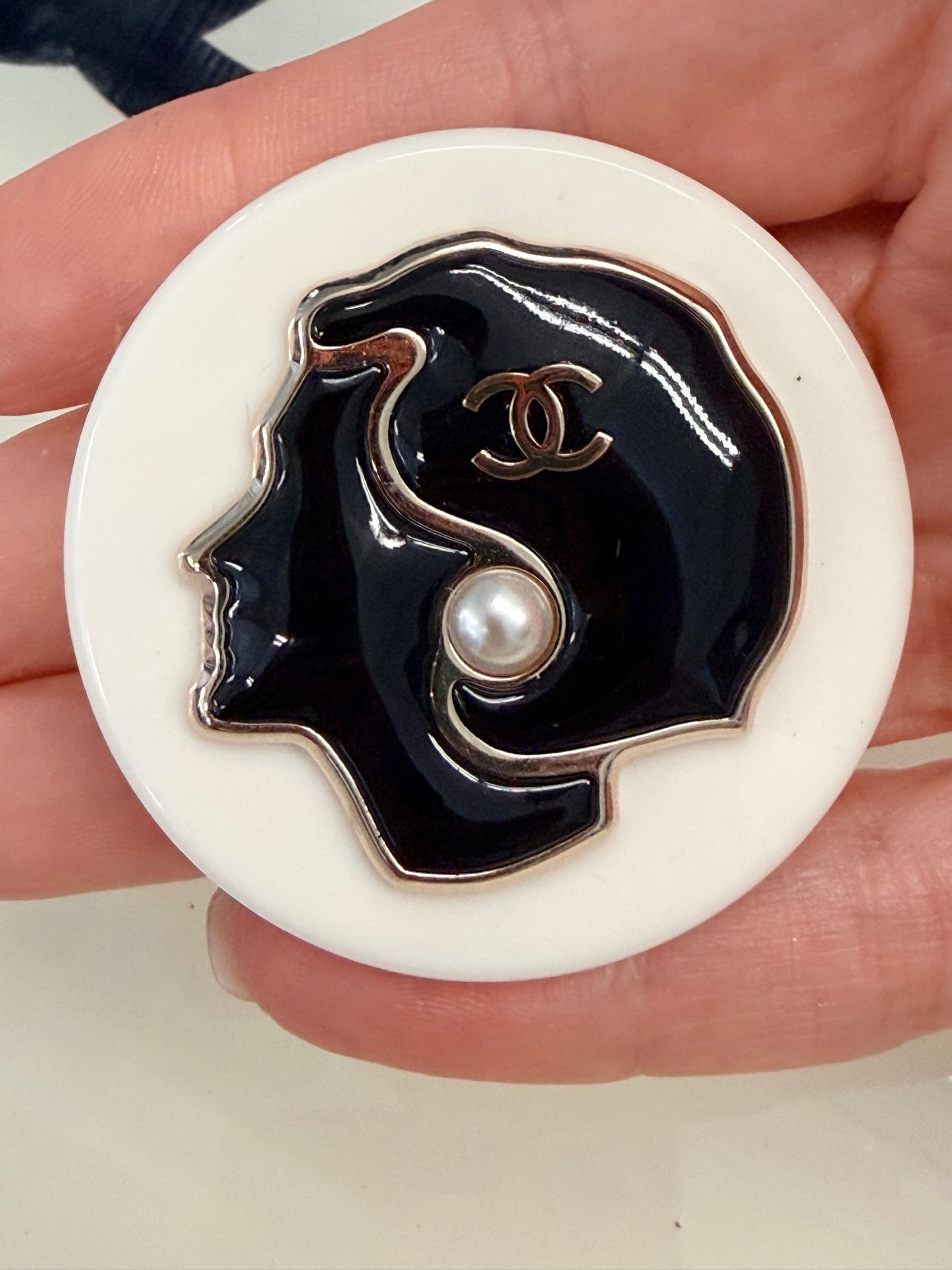 Chanel 2018 COCO Profile resin brooch with faux pearl earring