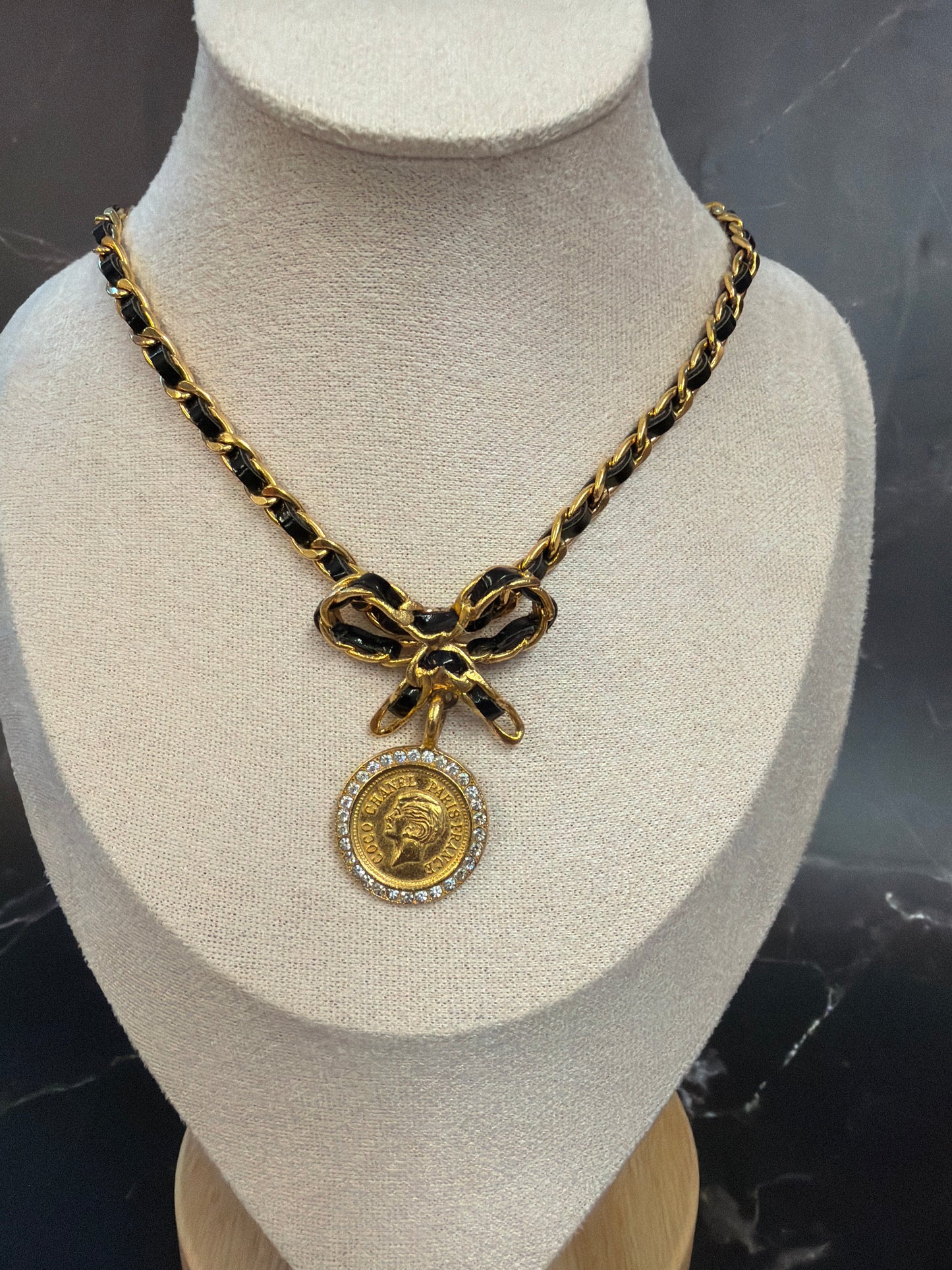 Chanel Coin Strass patent leather choker 15.5”