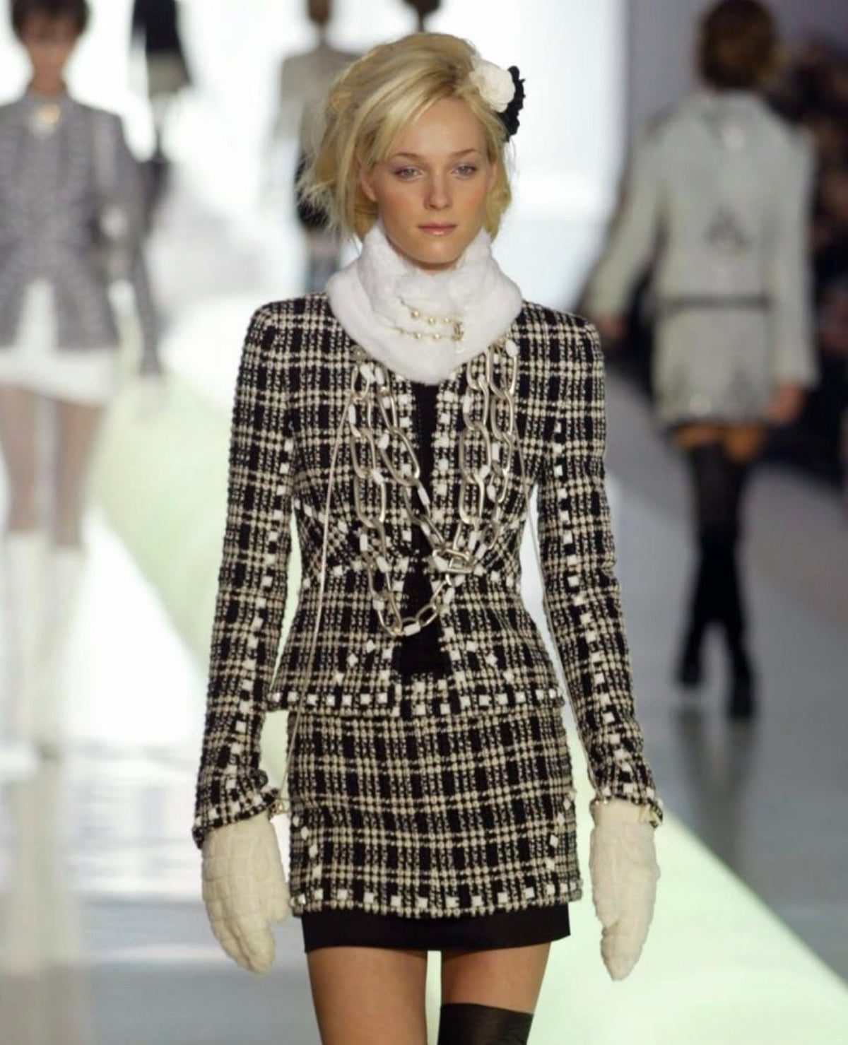 Chanel 2003 Fall rabbit fur collar and cuffs