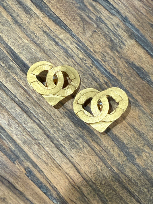 Chanel Gold Heart Earrings Clip-On 95P