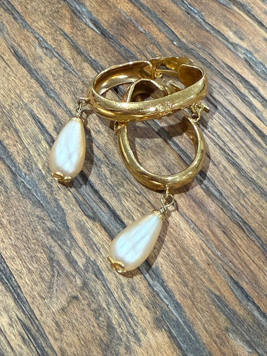 CHANEL COCO Mark Faux Pearl Hoops Clips