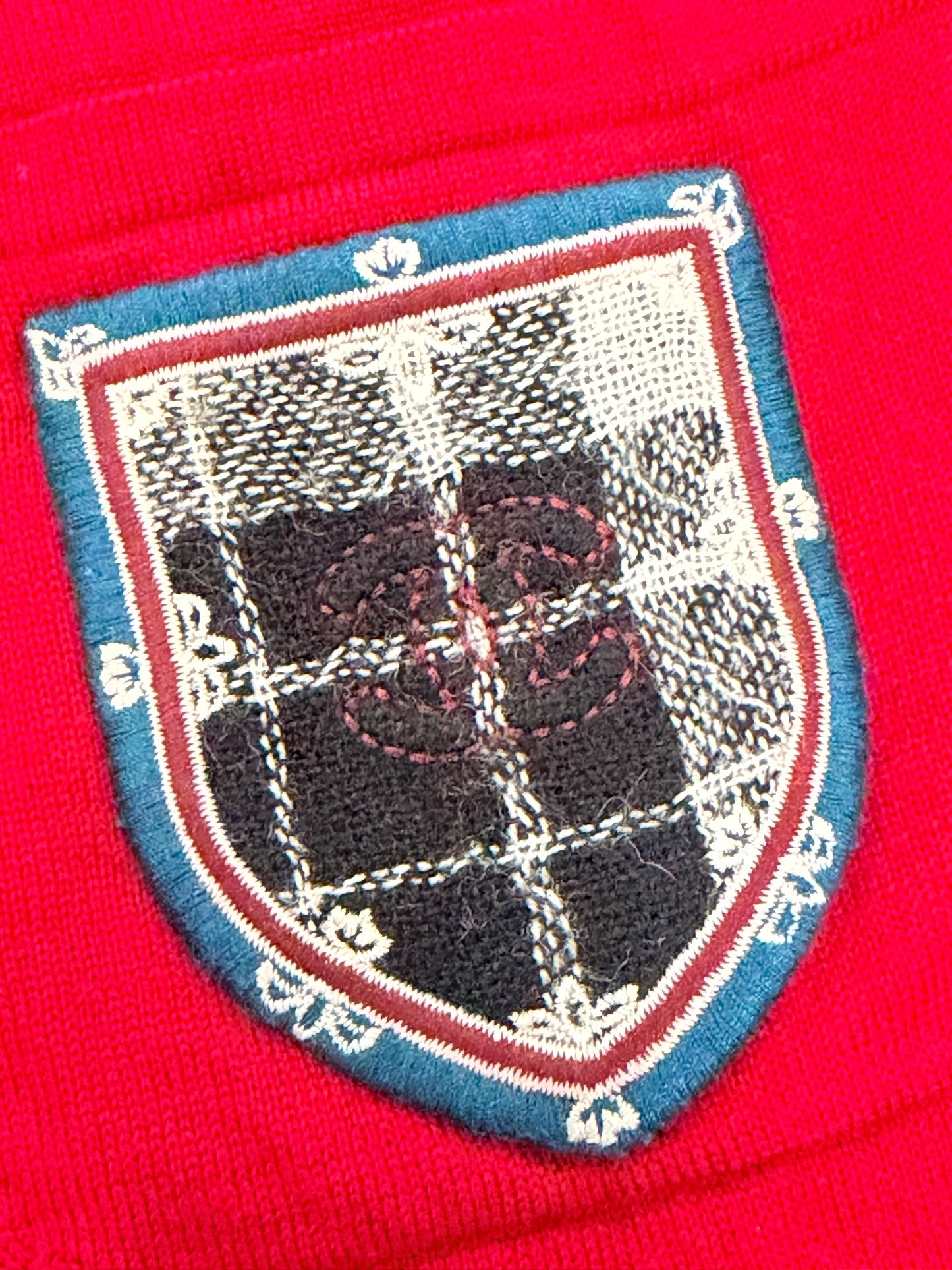 Chanel red wool tshirt with crest on chest fr 40+ balance