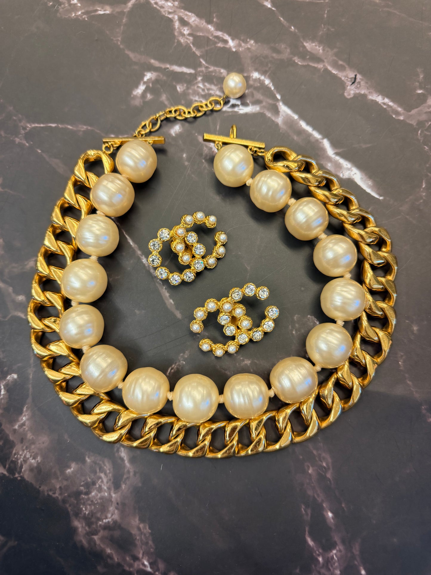 CHANEL Oversized Vintage Faux Pearl Curb Chain Necklace