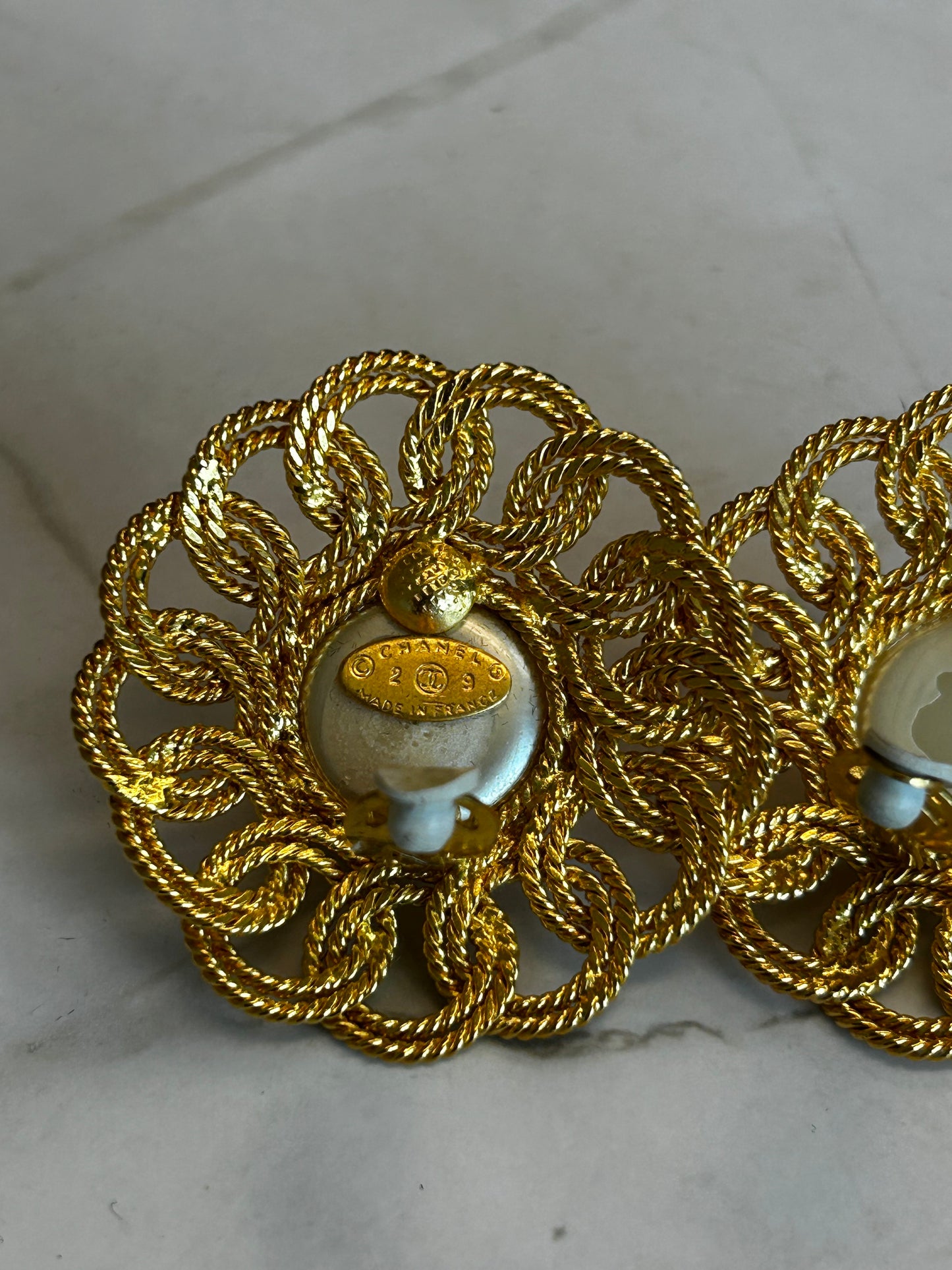 CHANEL GOLD TWISTED METAL AND FAUX WHITE BEADS CLIP ON EARRINGS 1990