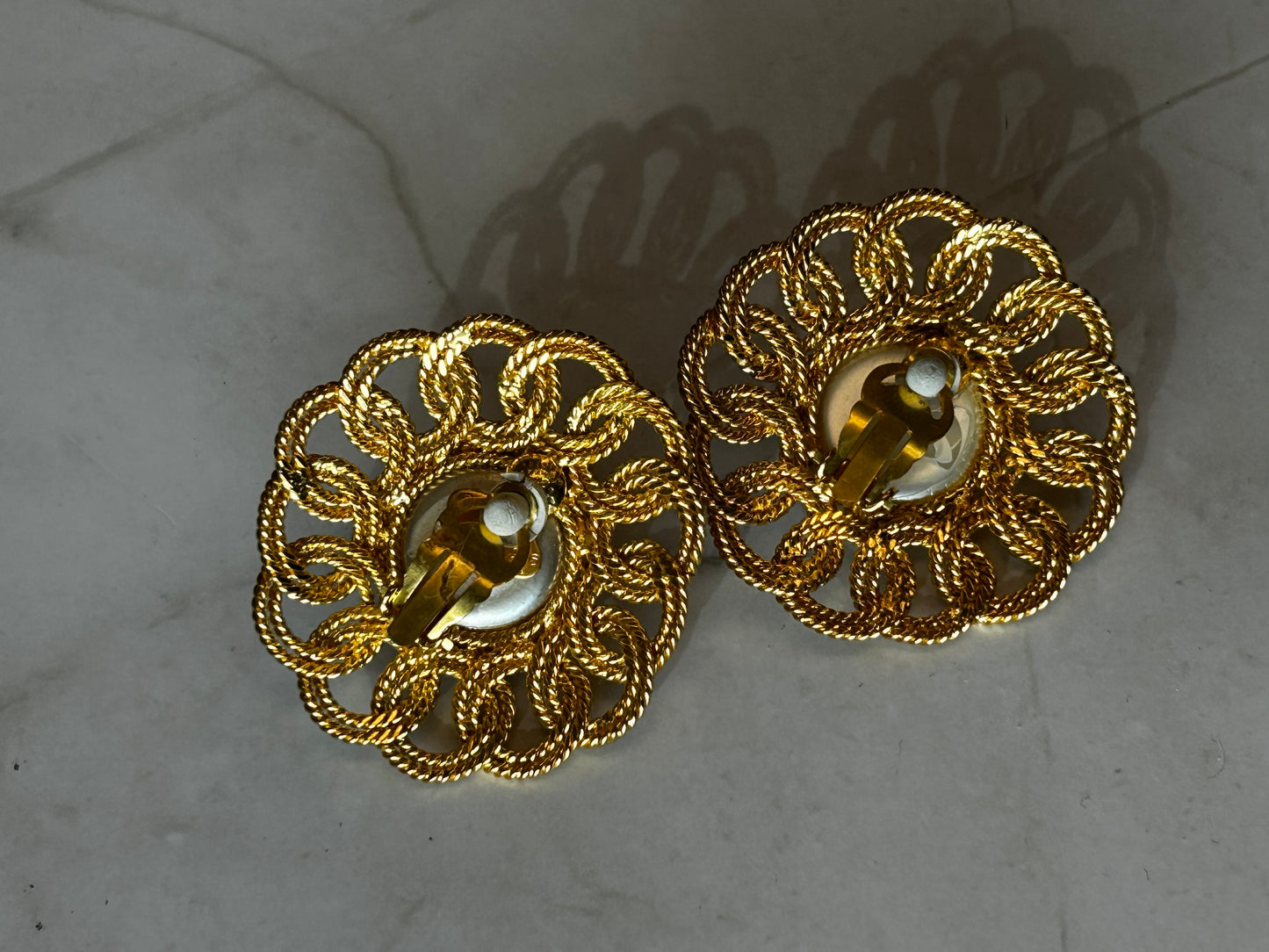 CHANEL GOLD TWISTED METAL AND FAUX WHITE BEADS CLIP ON EARRINGS 1990