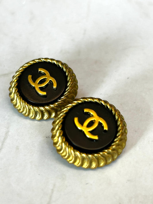 Chanel Vintage 24K lated black and Gold CC clips 95C