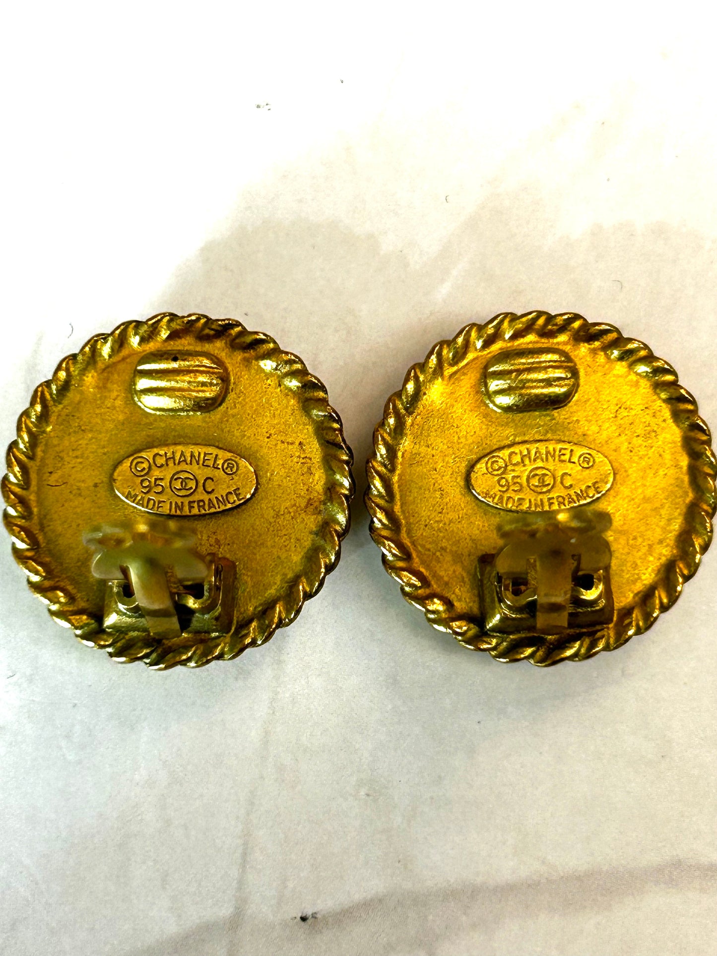 Chanel Vintage 24K lated black and Gold CC clips 95C