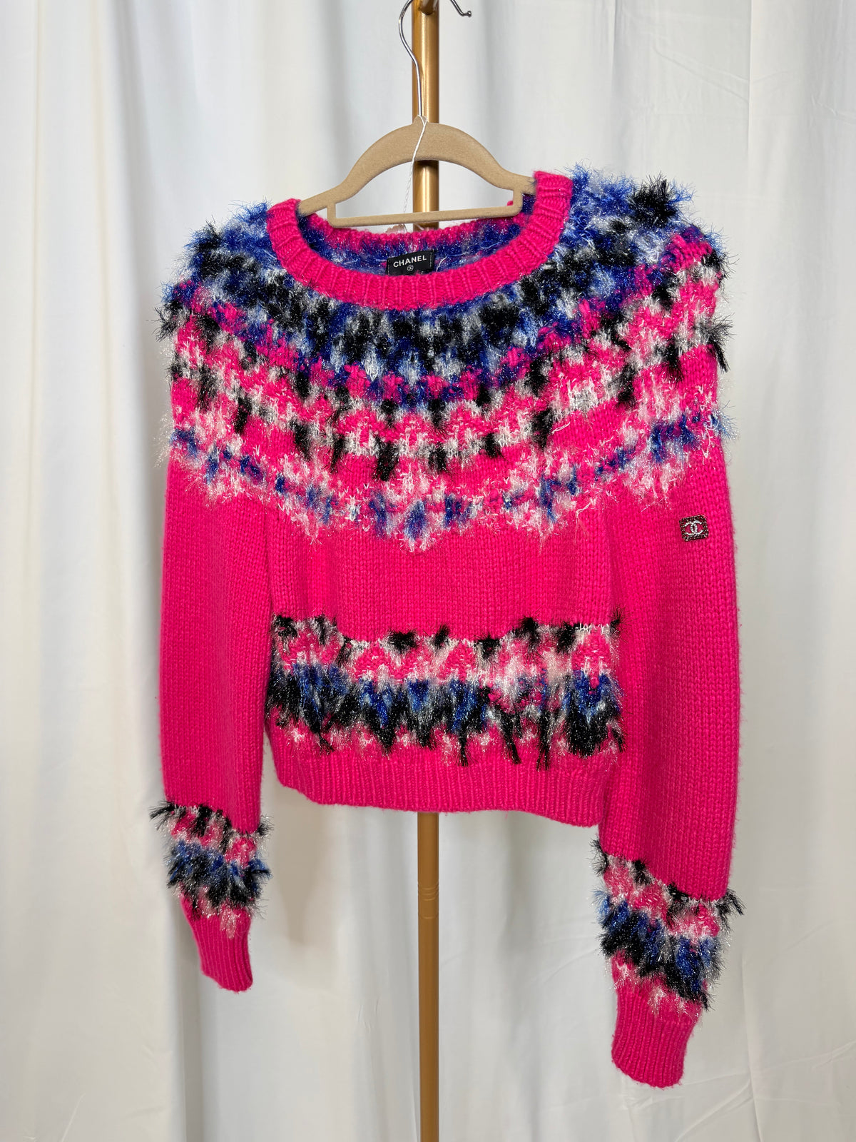CHANEL 21K CC PINK BLUE BLACK WHITE CC LOGO CASHMERE SILK RUNWAY SWEATER