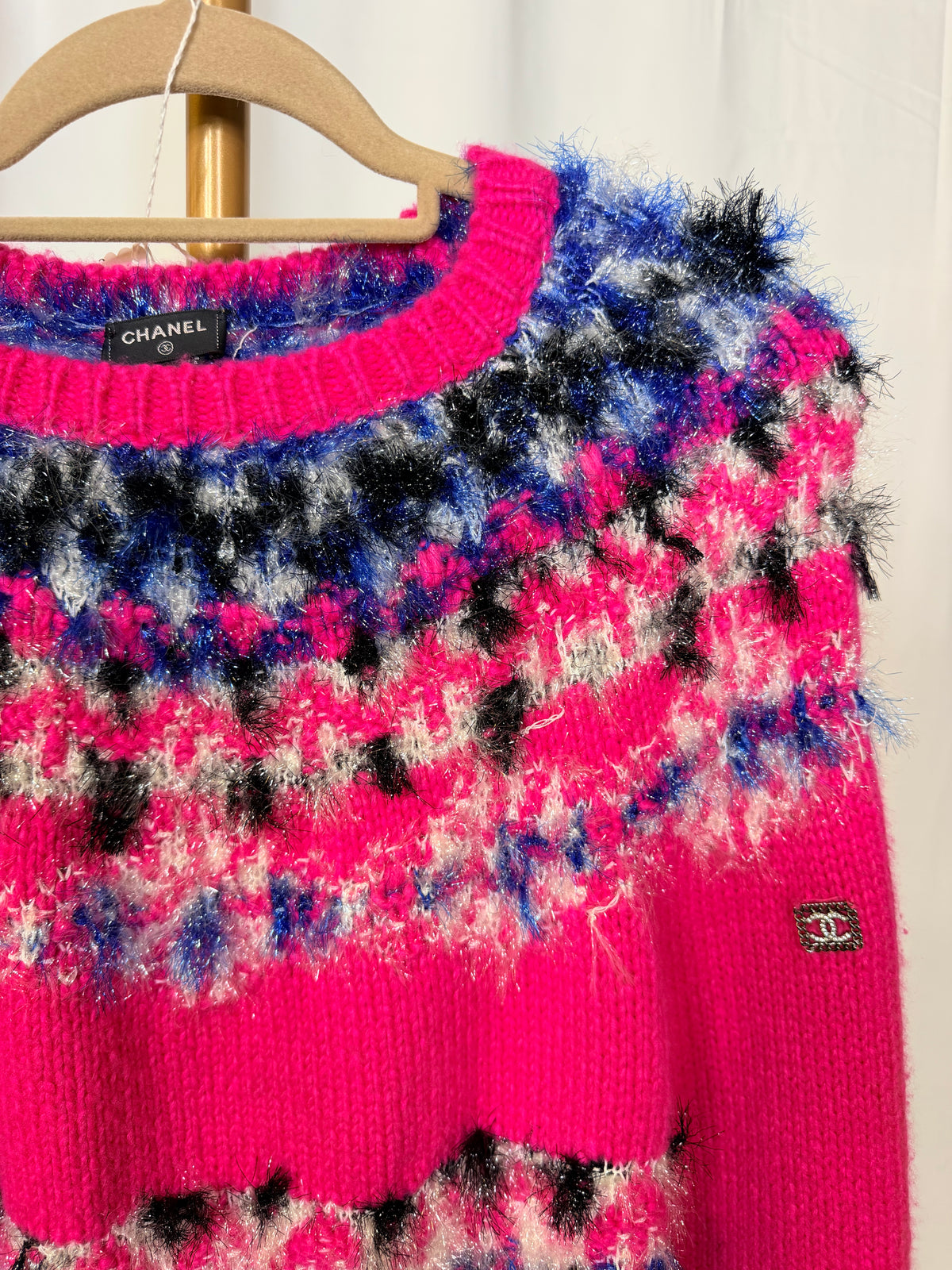CHANEL 21K CC PINK BLUE BLACK WHITE CC LOGO CASHMERE SILK RUNWAY SWEATER