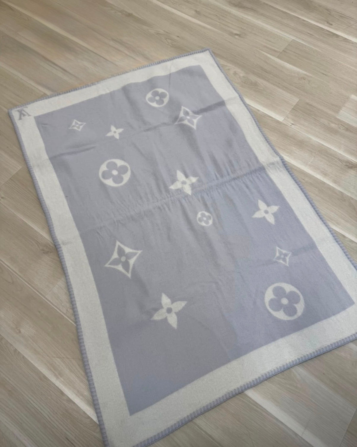 Louis Vuitton 100% Cashmere Small Blanket