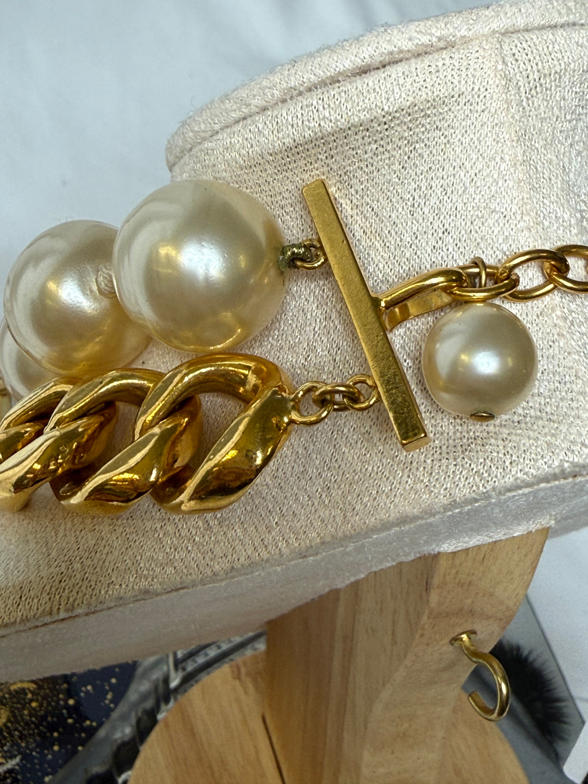 CHANEL Oversized Vintage Faux Pearl Curb Chain Necklace