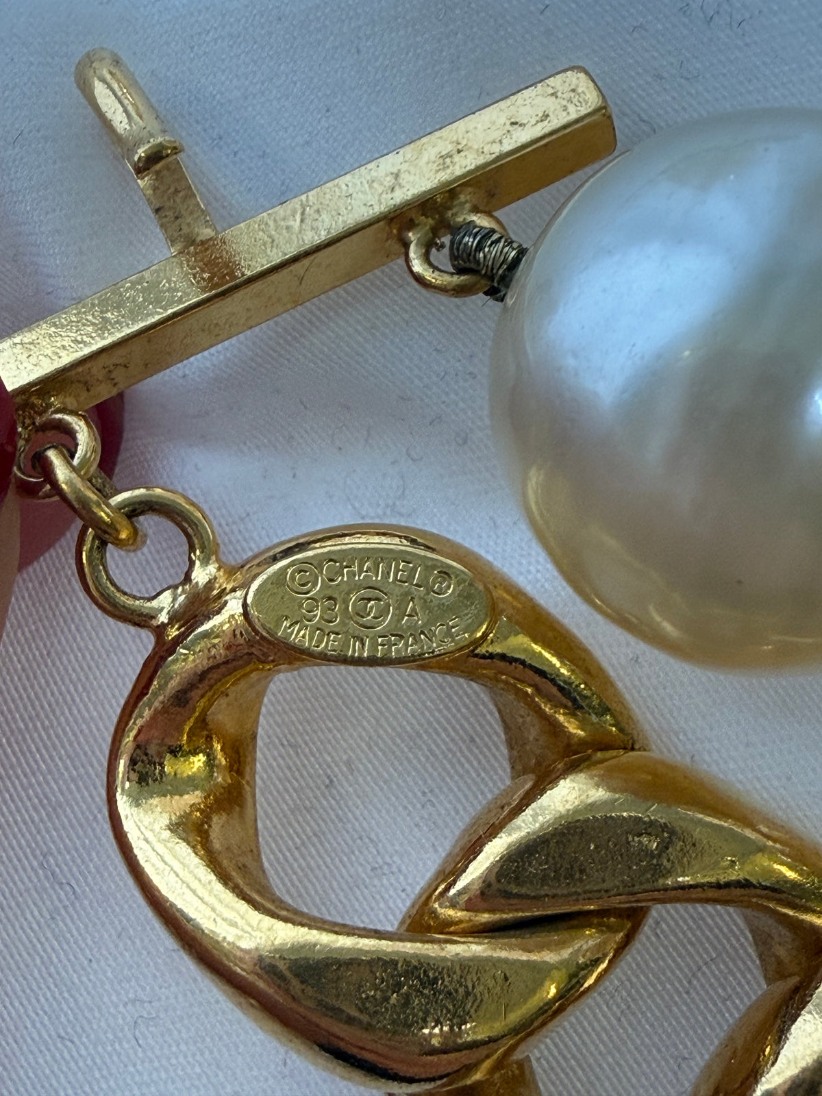CHANEL Oversized Vintage Faux Pearl Curb Chain Necklace