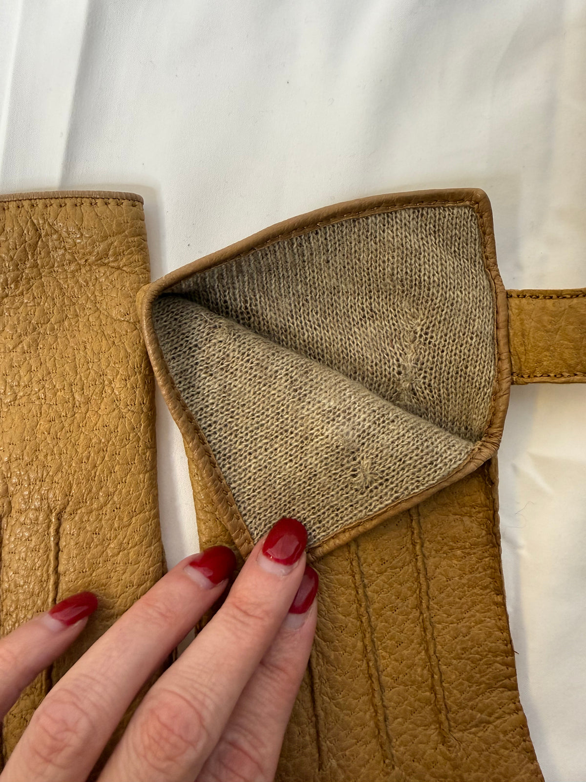 Chanel CC logo Turnlock Gloves Brown with GHW