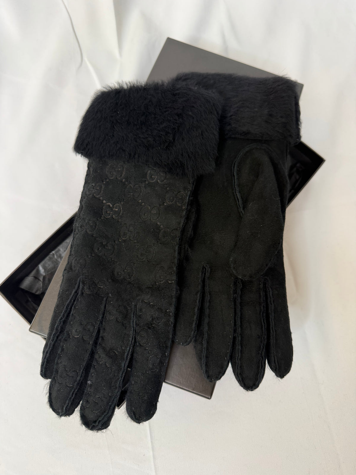 Gucci Black Monogram suede and Shearling Gloves size 7