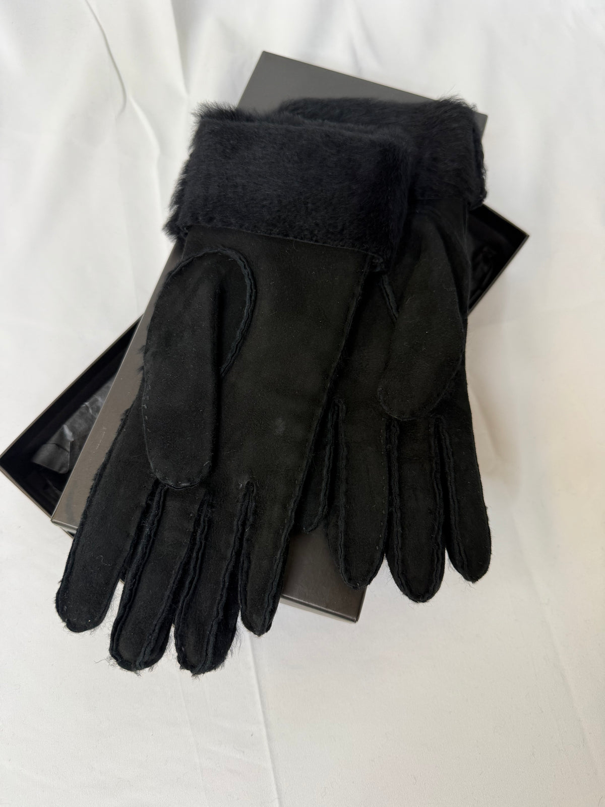 Gucci Black Monogram suede and Shearling Gloves size 7