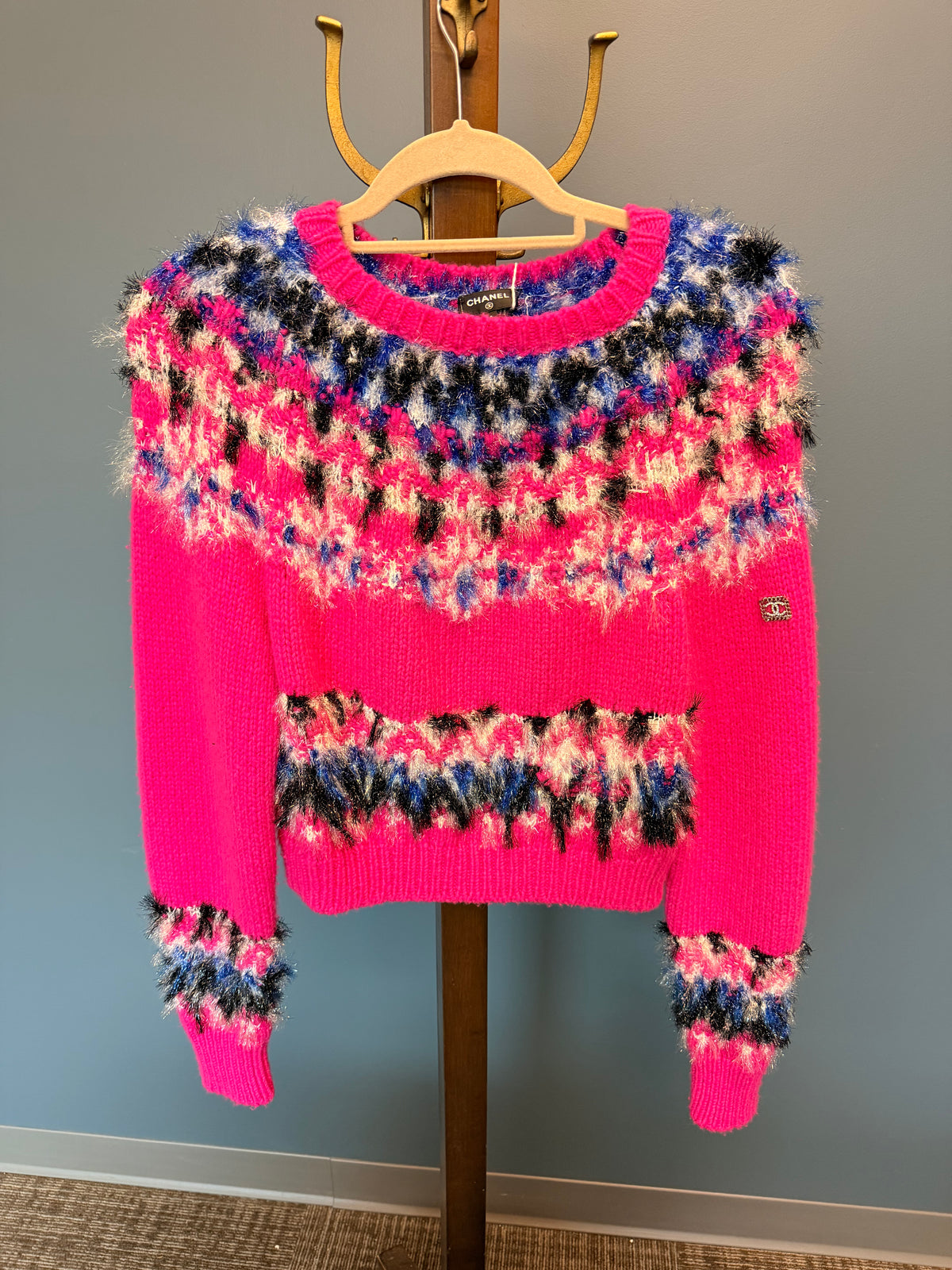 CHANEL 21K CC PINK BLUE BLACK WHITE CC LOGO CASHMERE SILK RUNWAY SWEATER
