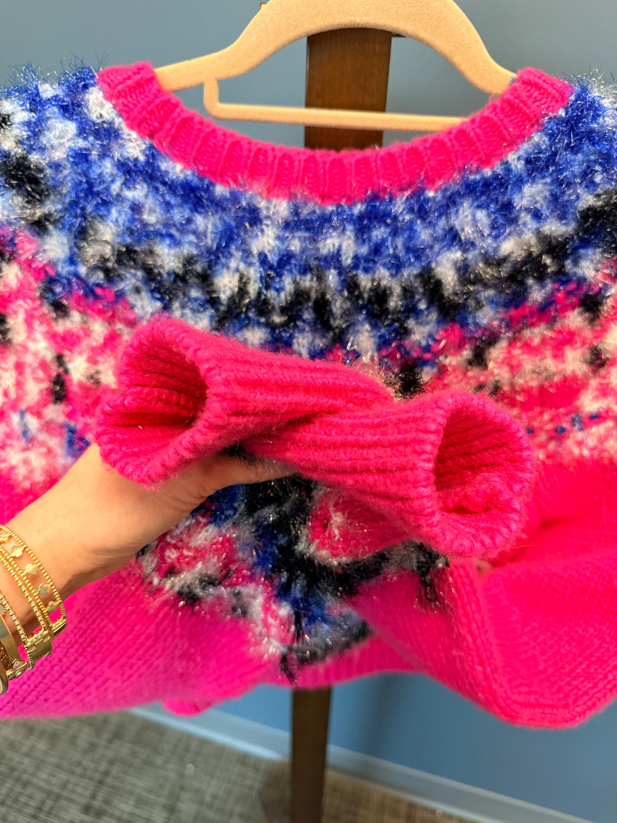 CHANEL 21K CC PINK BLUE BLACK WHITE CC LOGO CASHMERE SILK RUNWAY SWEATER