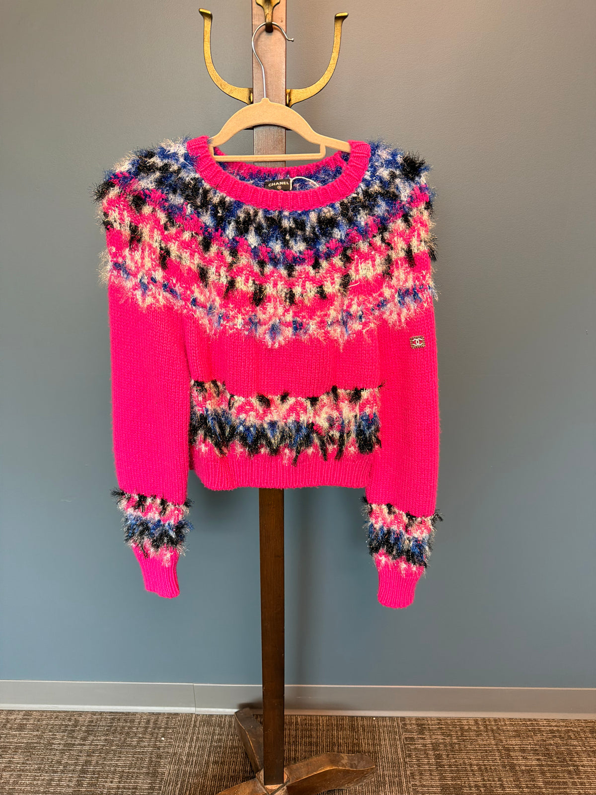 CHANEL 21K CC PINK BLUE BLACK WHITE CC LOGO CASHMERE SILK RUNWAY SWEATER